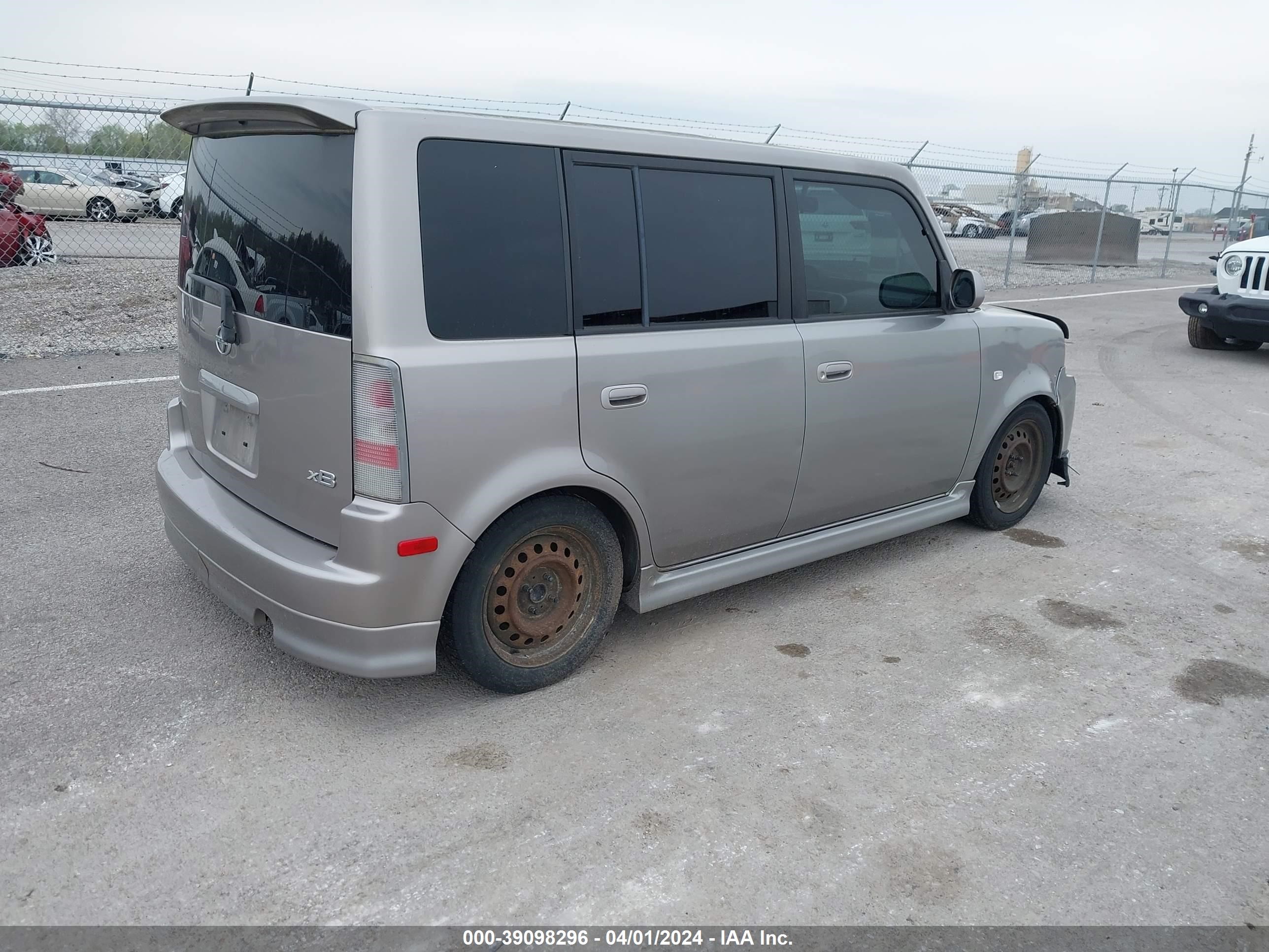 Photo 3 VIN: JTLKT324950174470 - SCION XB 