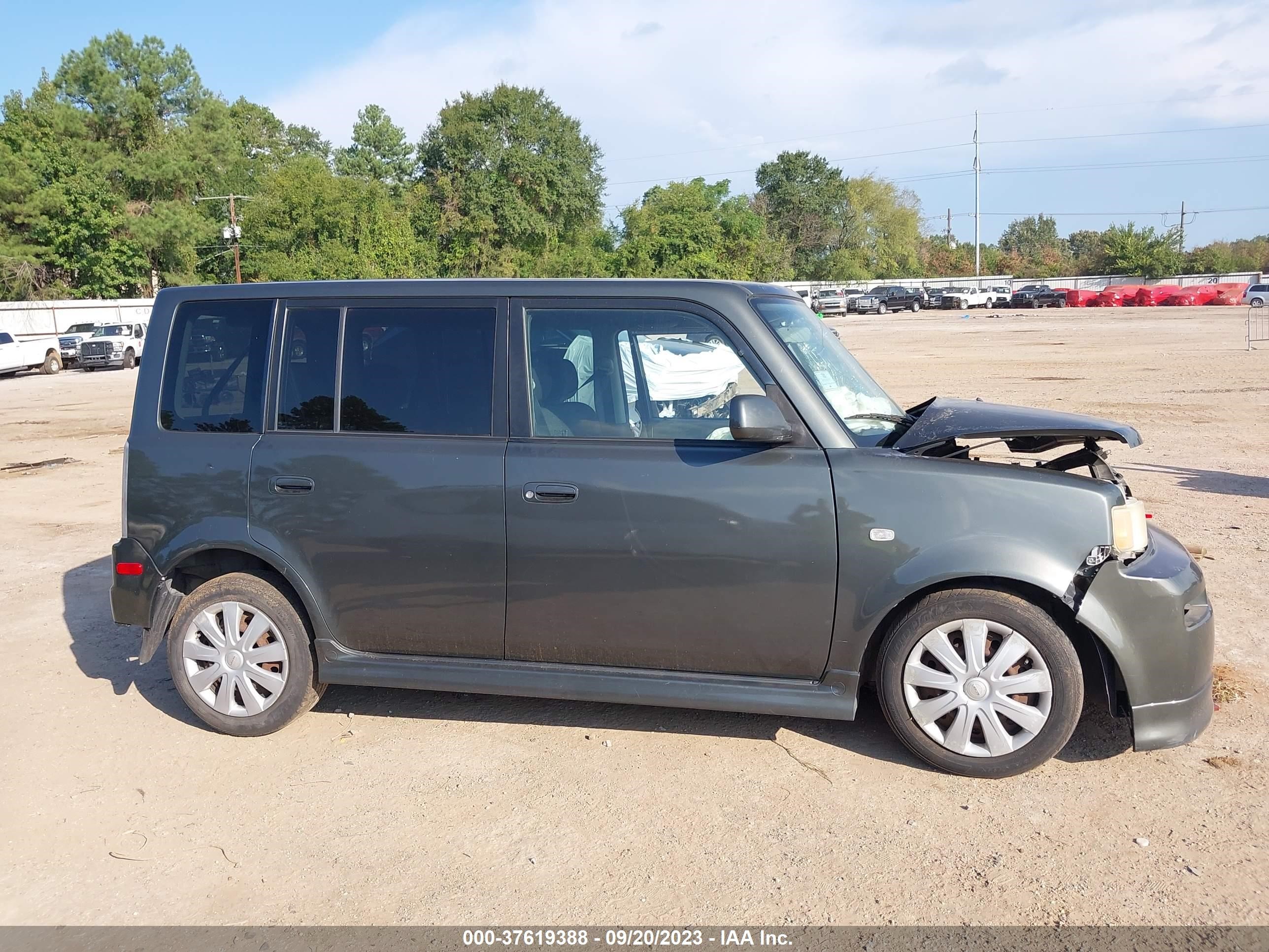 Photo 13 VIN: JTLKT324950200484 - SCION XB 