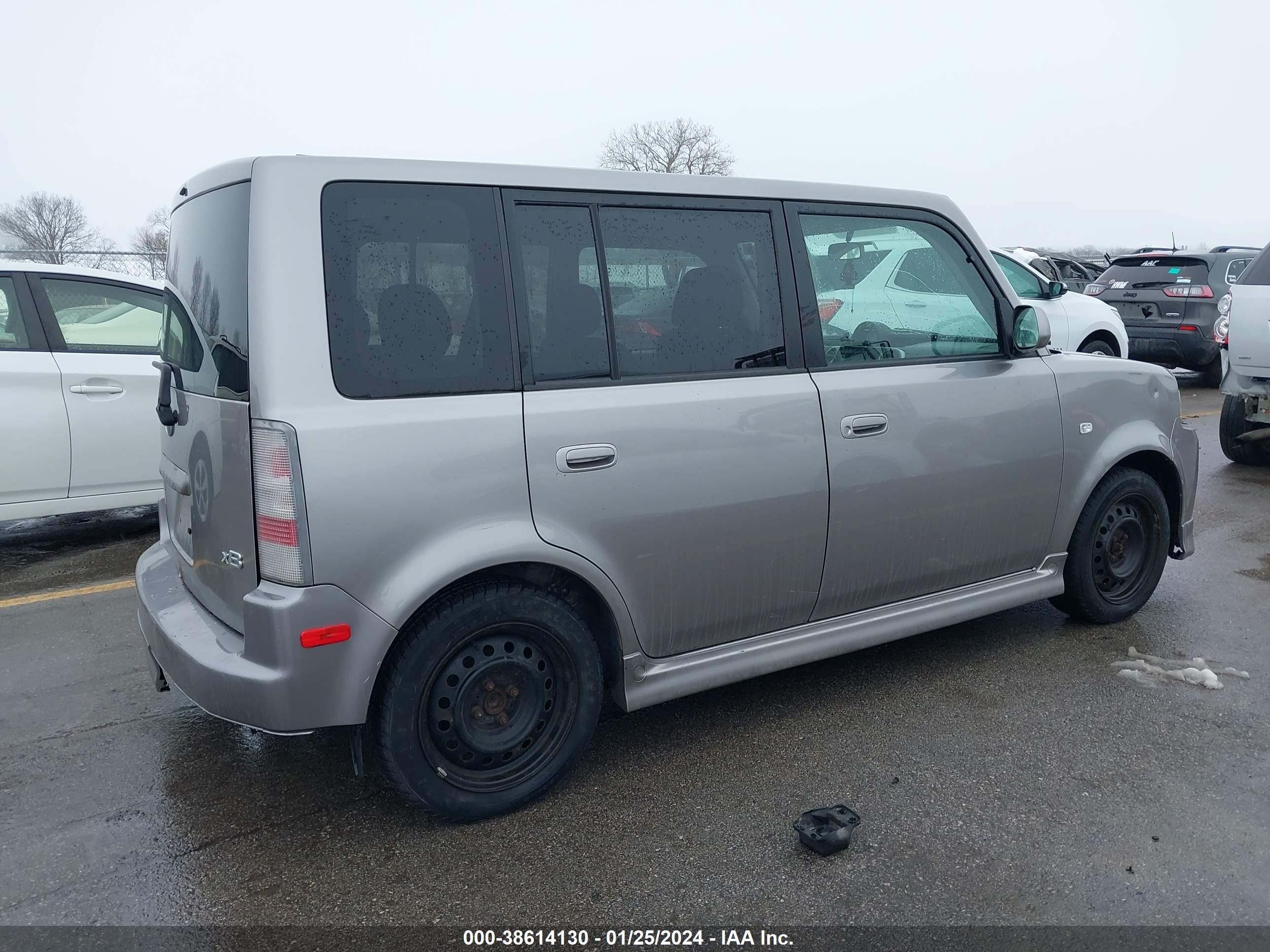 Photo 3 VIN: JTLKT324964051813 - SCION XB 