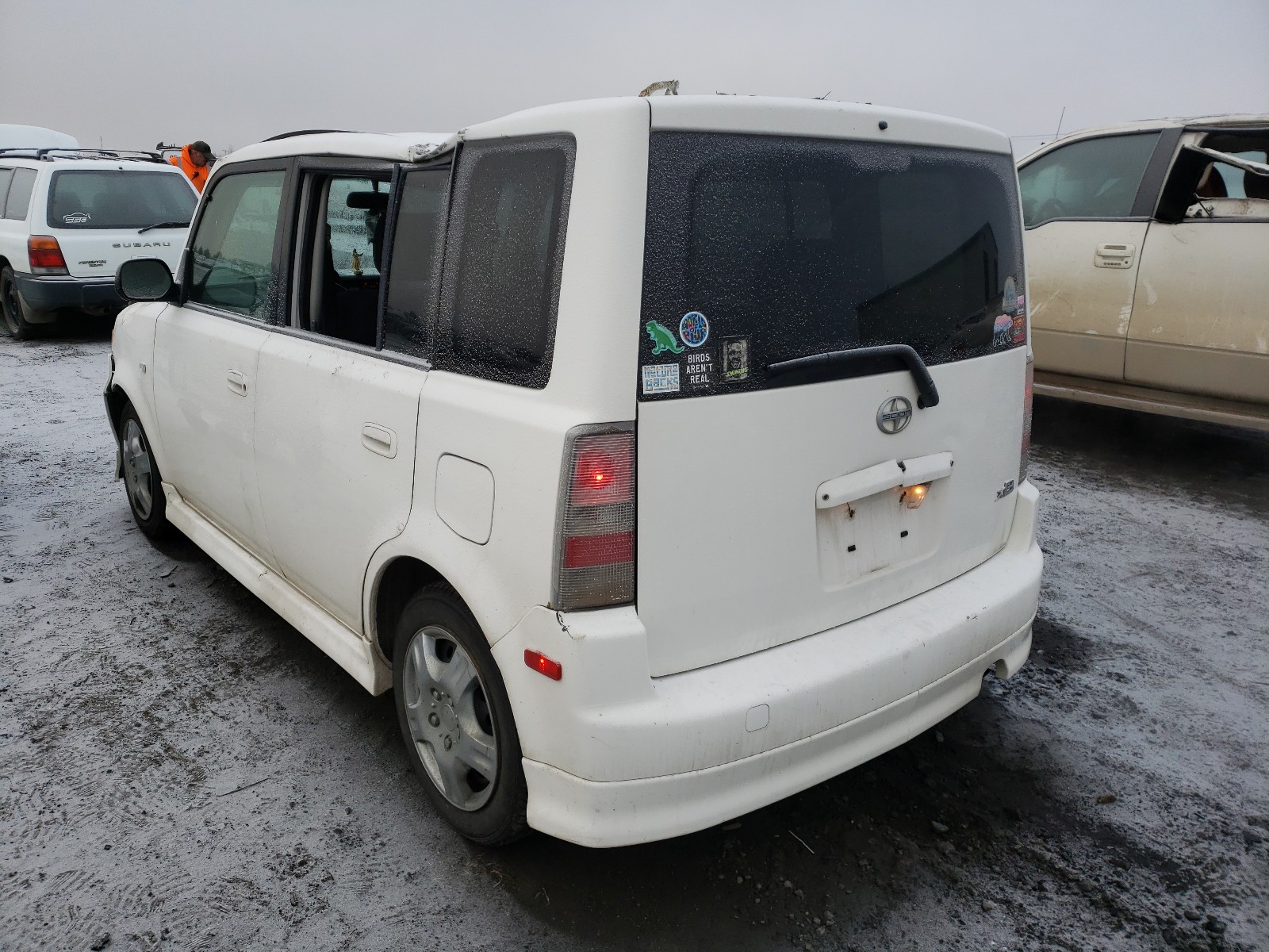 Photo 2 VIN: JTLKT324X40131710 - TOYOTA SCION XB 