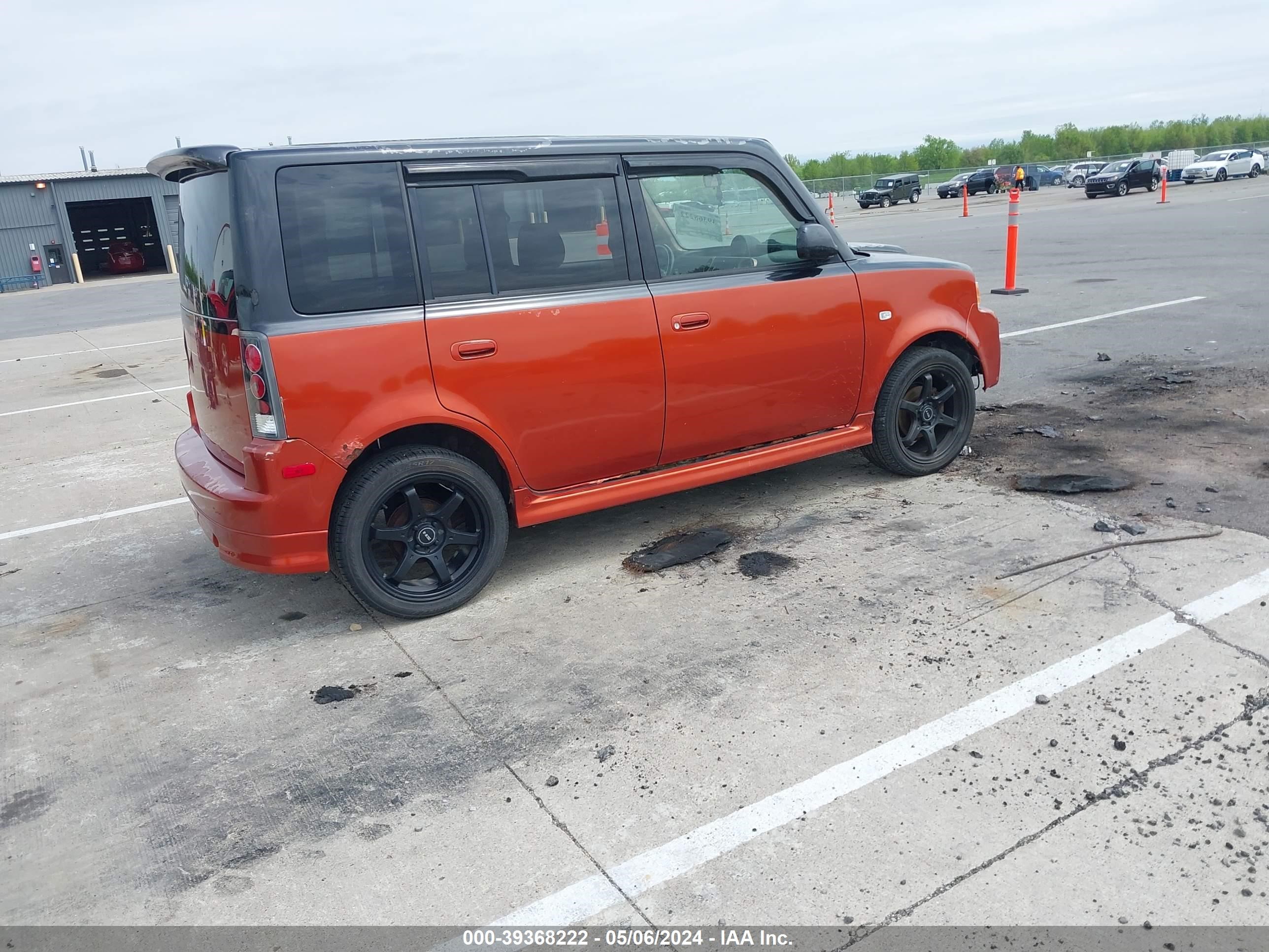 Photo 3 VIN: JTLKT324X54025512 - SCION XB 