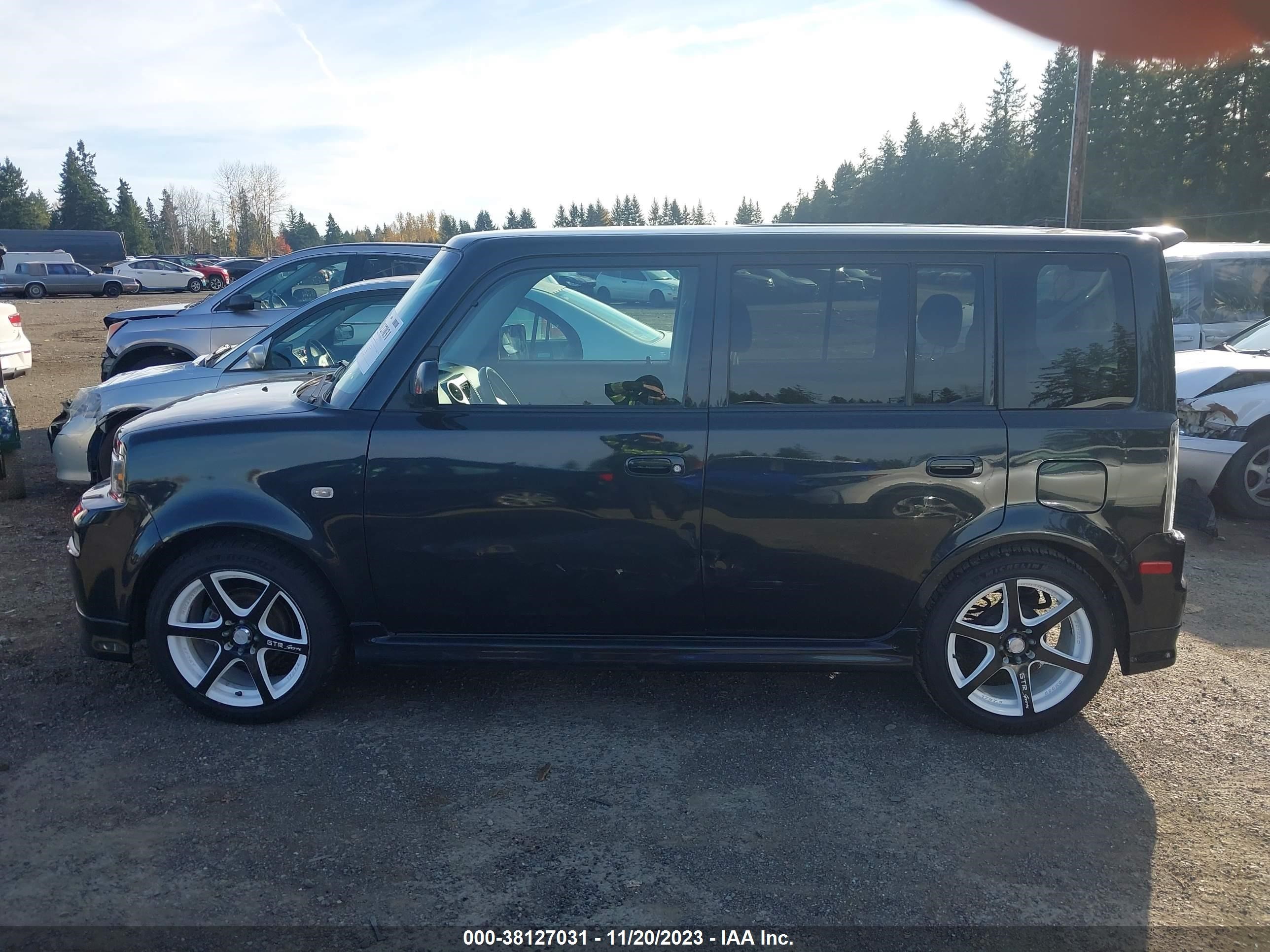 Photo 13 VIN: JTLKT324X64045504 - SCION XB 