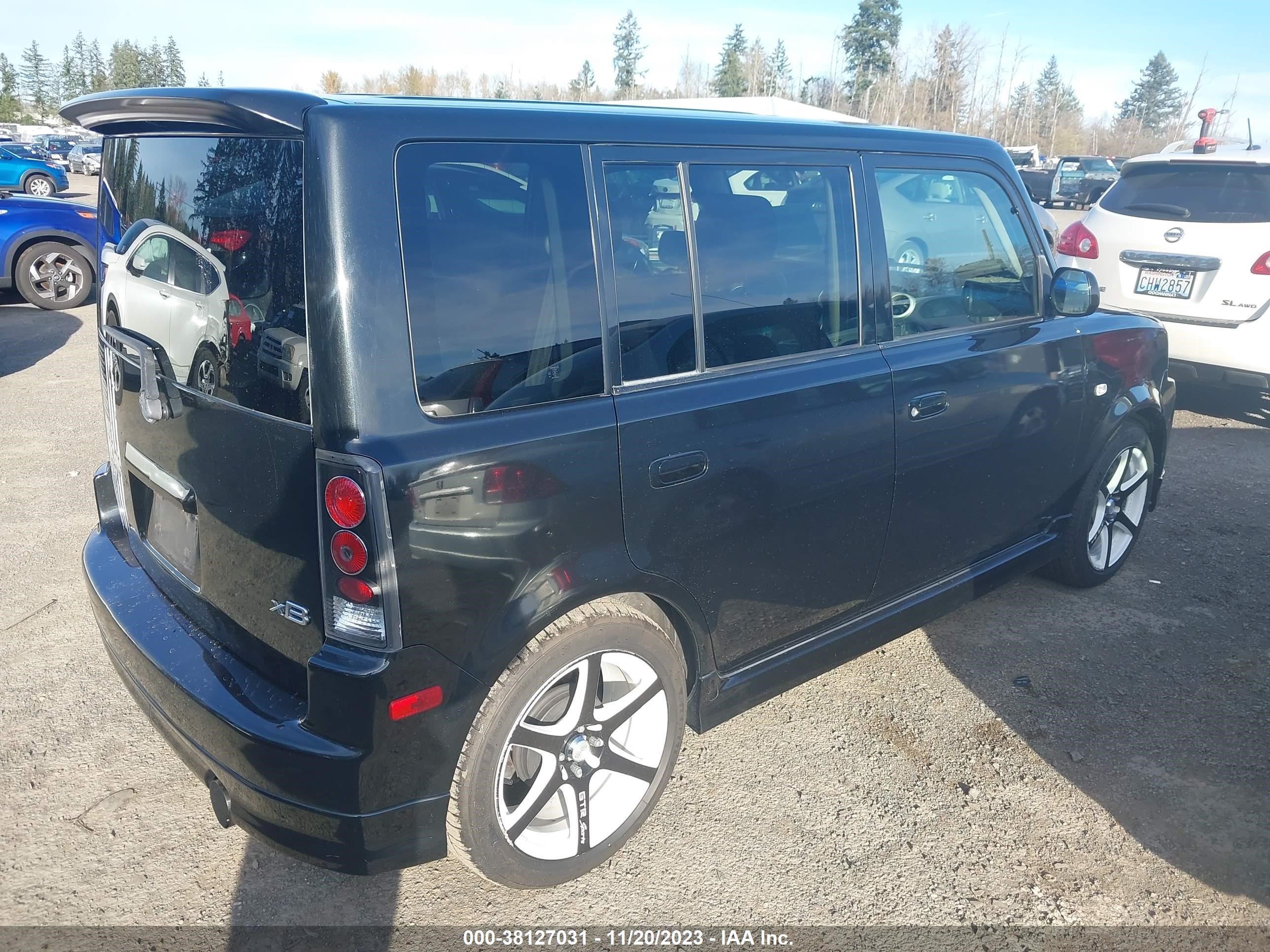 Photo 3 VIN: JTLKT324X64045504 - SCION XB 