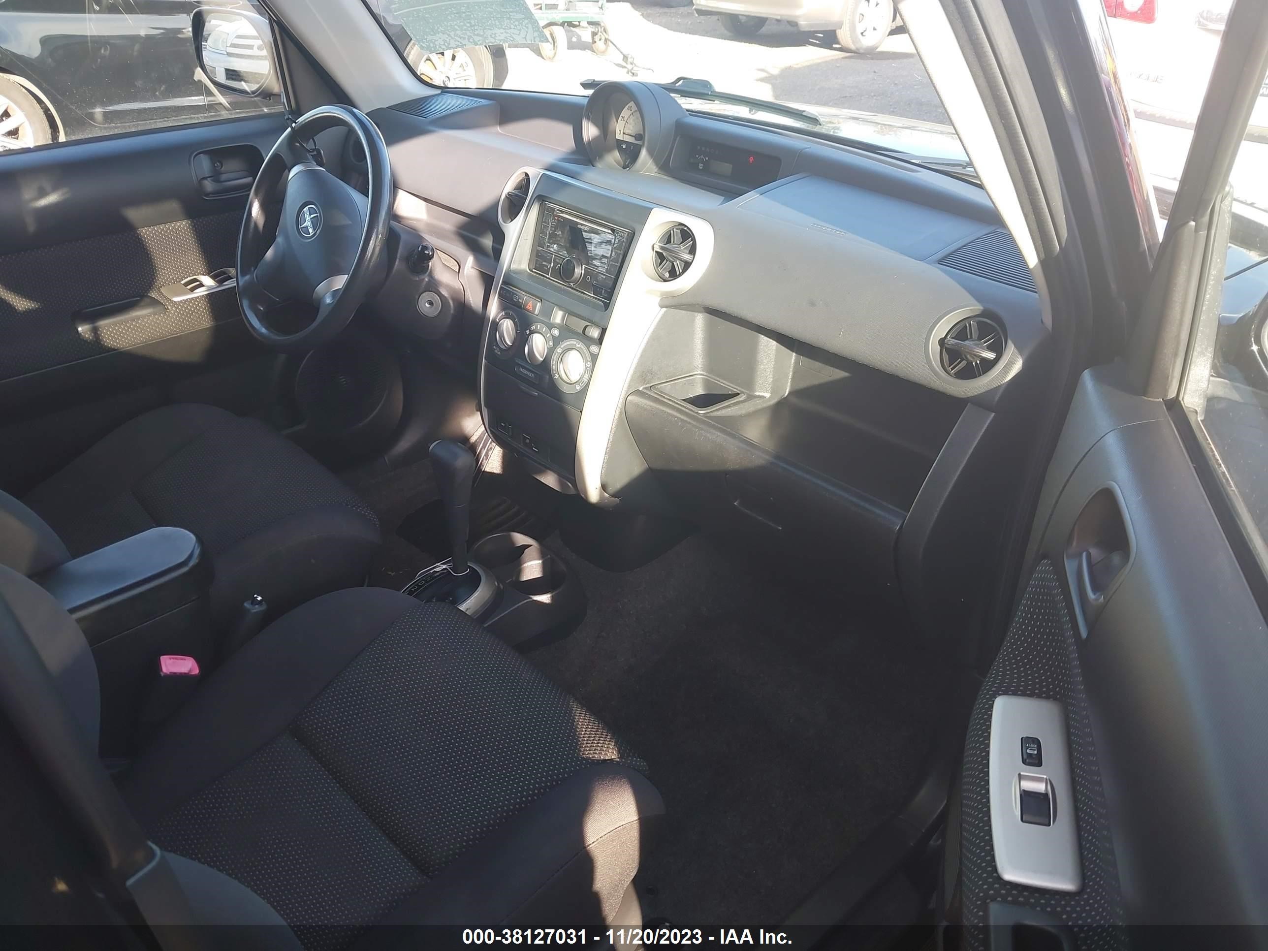 Photo 4 VIN: JTLKT324X64045504 - SCION XB 