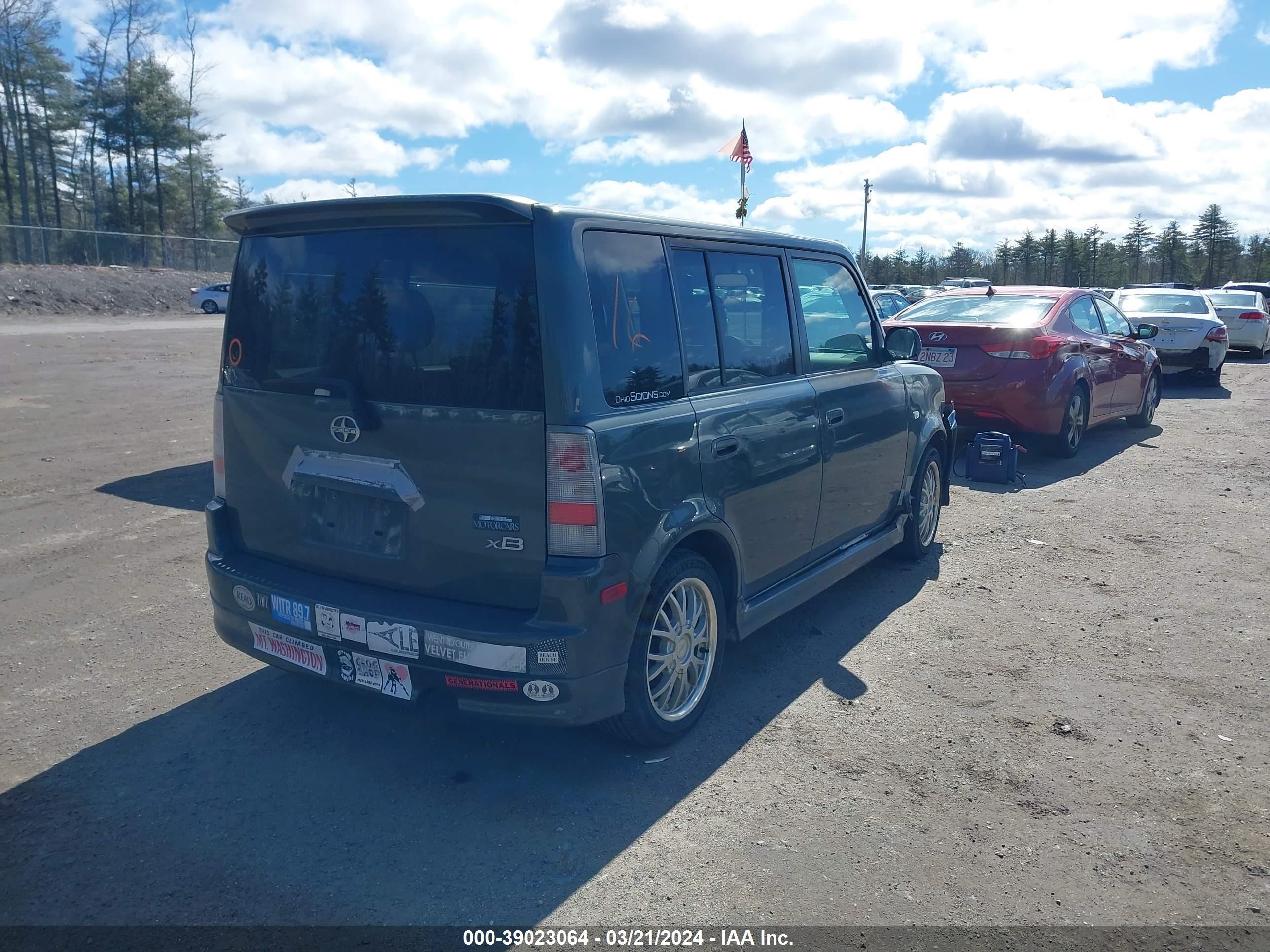 Photo 3 VIN: JTLKT324X64056924 - SCION XB 