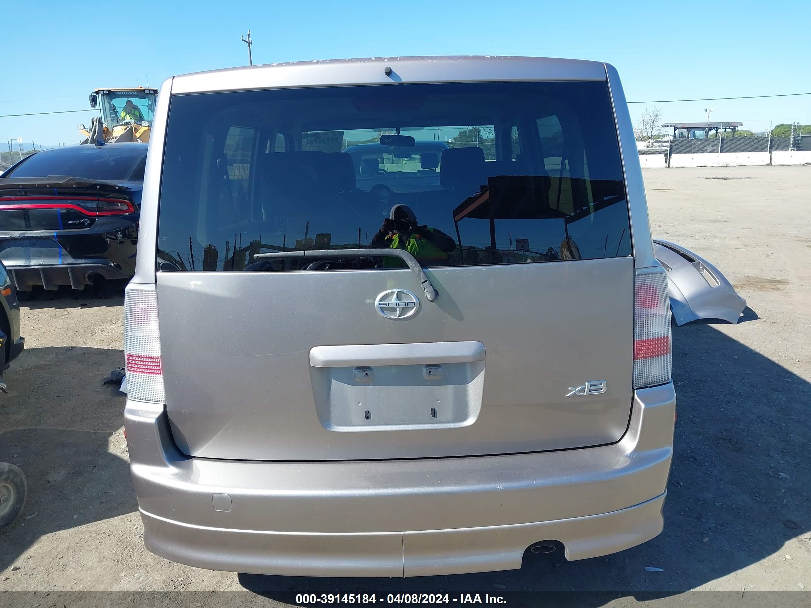 Photo 17 VIN: JTLKT324X64087512 - SCION XB 