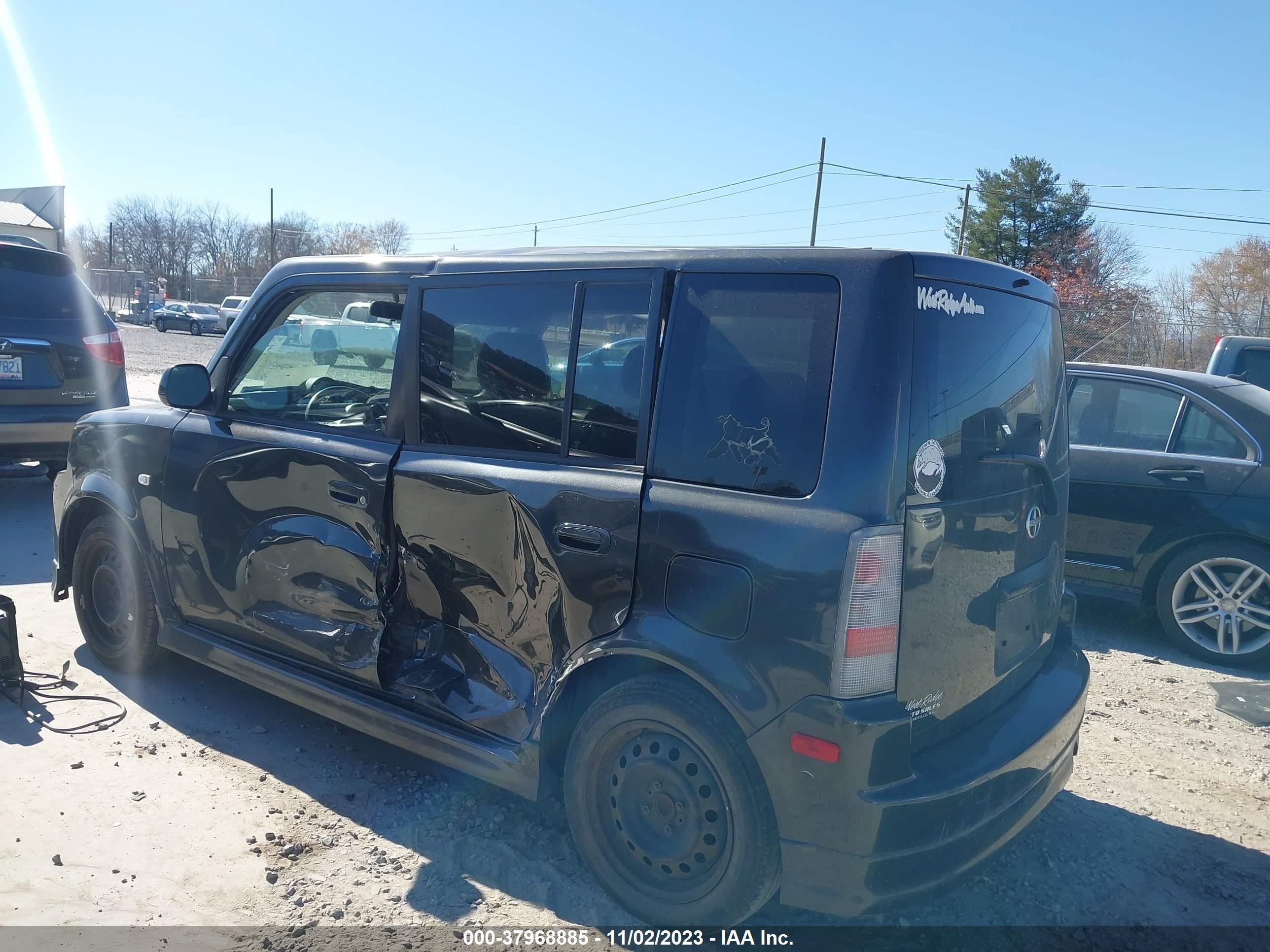 Photo 2 VIN: JTLKT324X64096937 - SCION XB 