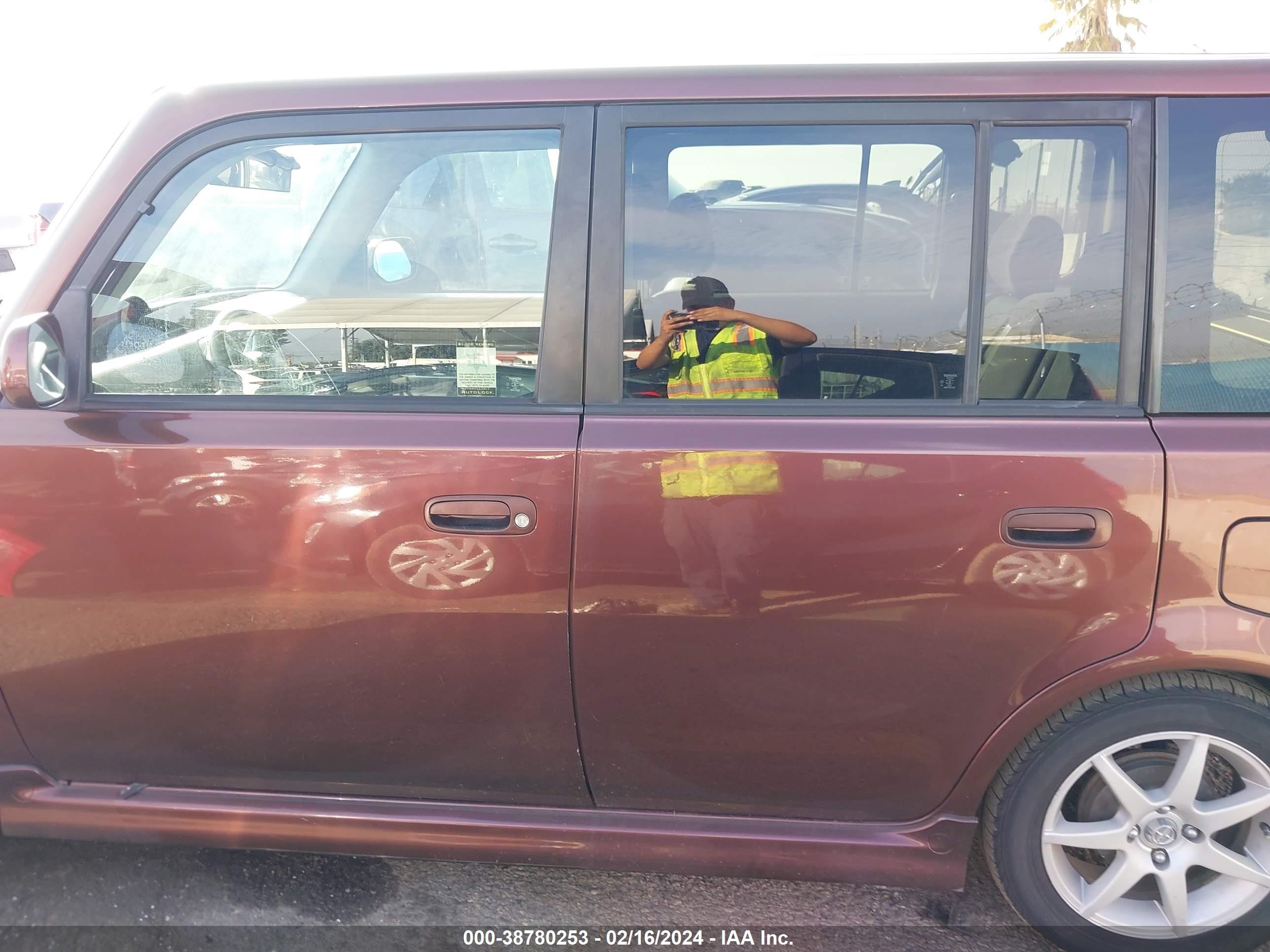 Photo 13 VIN: JTLKT334064121200 - SCION XB 