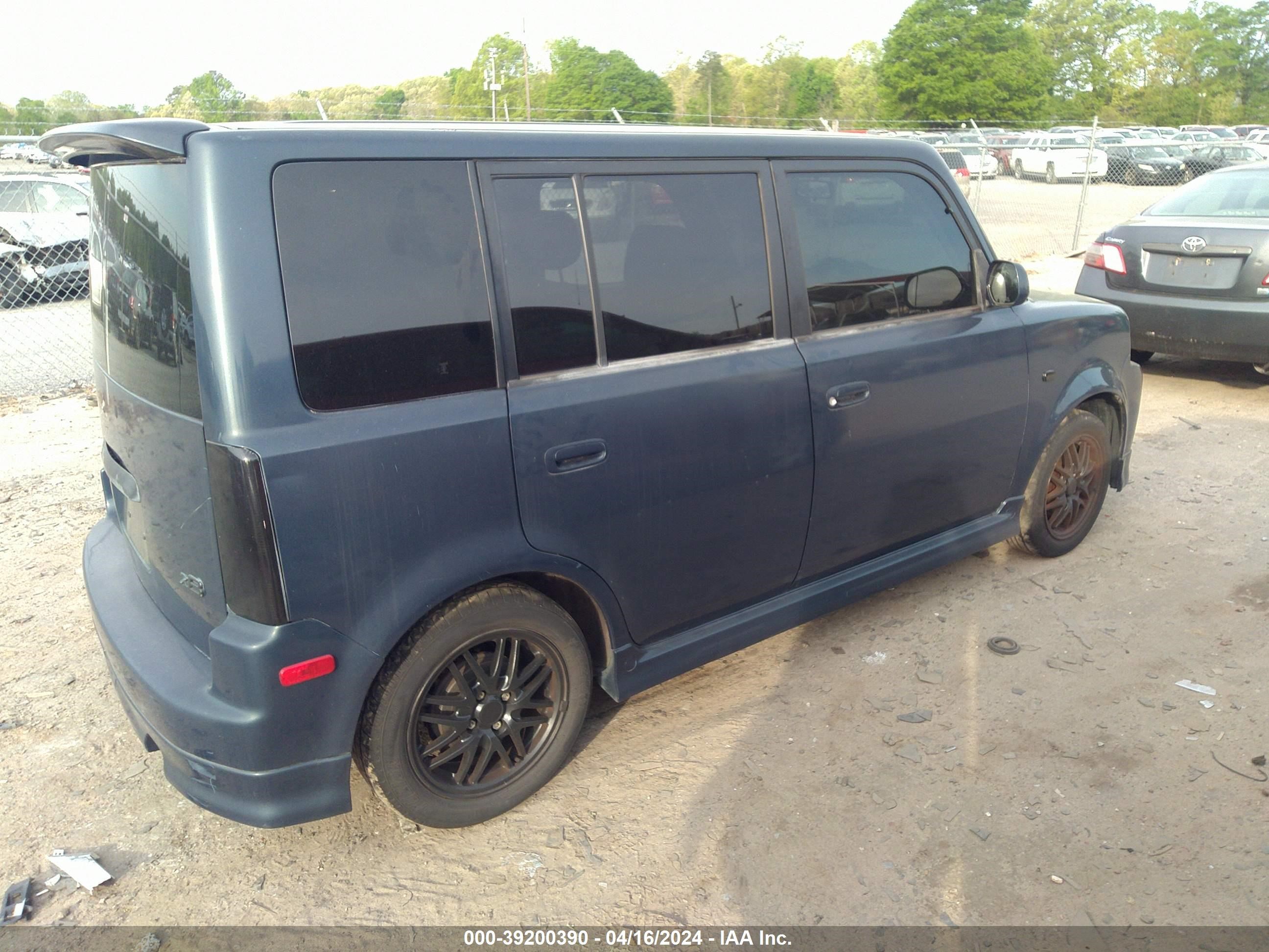 Photo 3 VIN: JTLKT334164054753 - SCION XB 