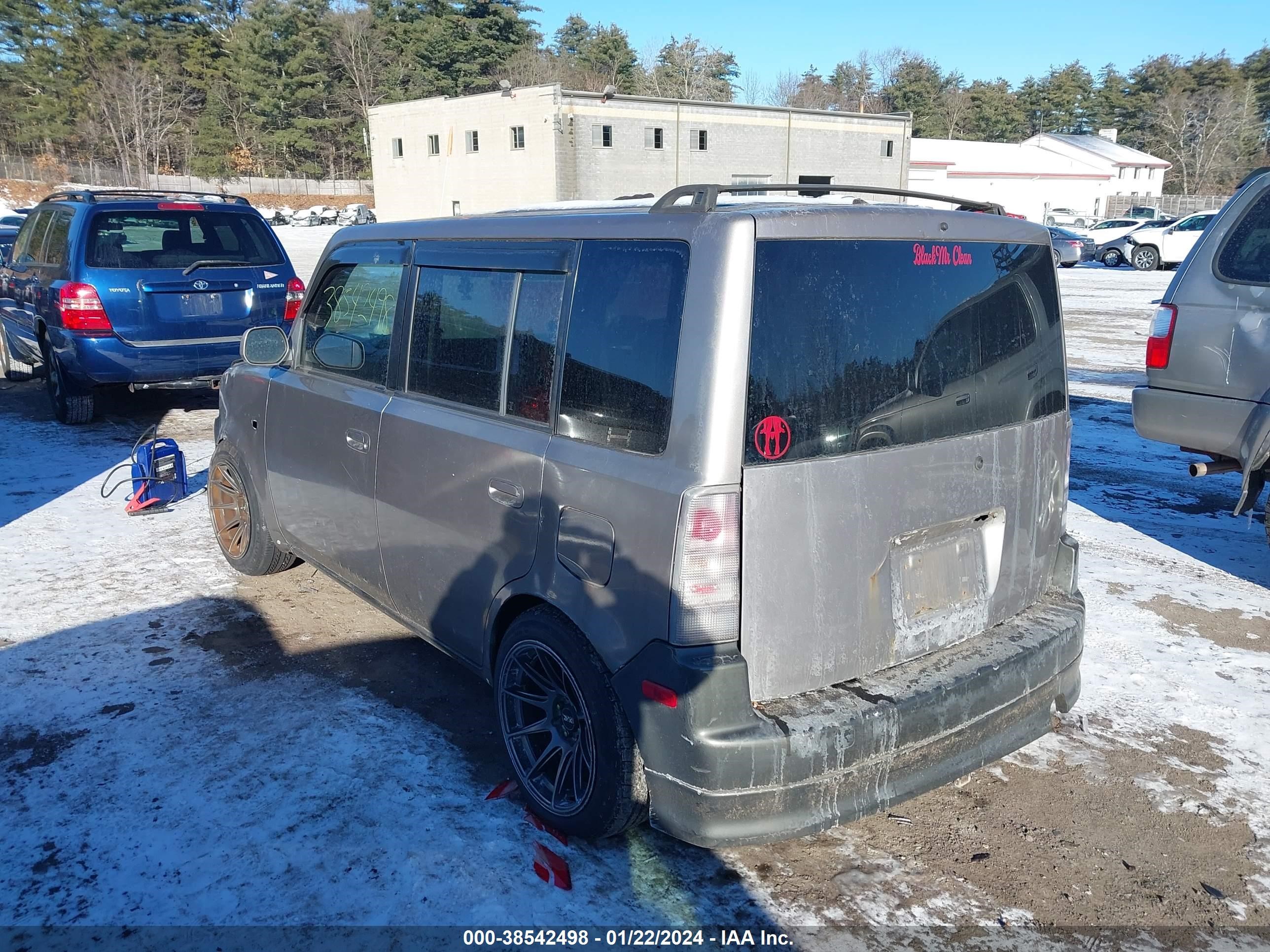 Photo 2 VIN: JTLKT334240152498 - SCION XB 