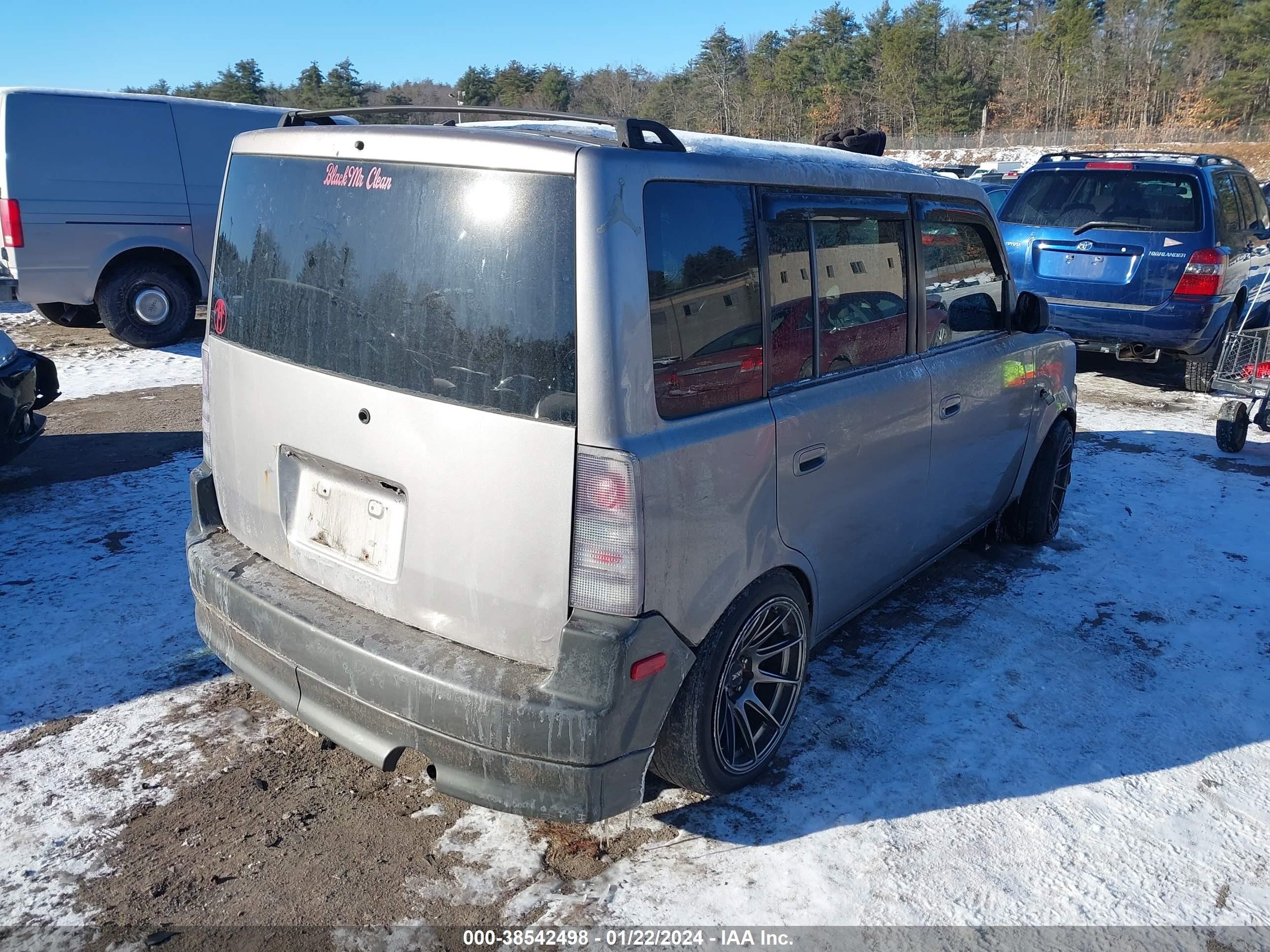 Photo 3 VIN: JTLKT334240152498 - SCION XB 