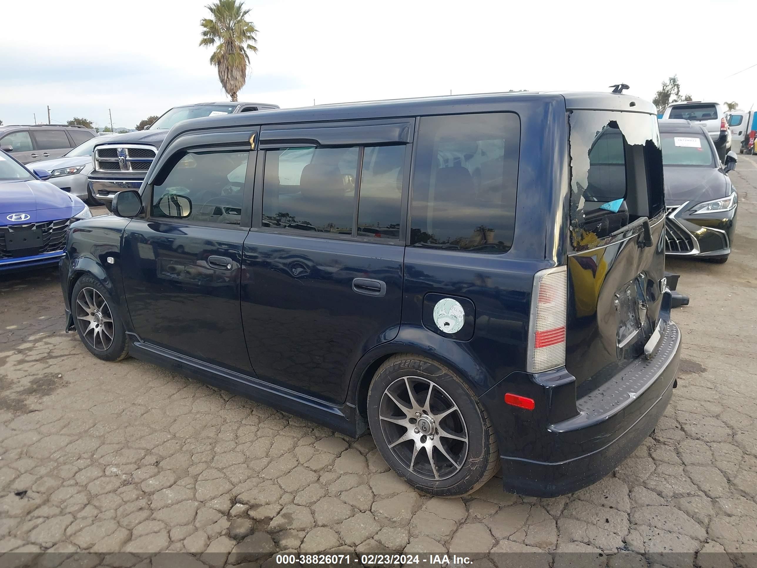 Photo 2 VIN: JTLKT334254013109 - SCION XB 