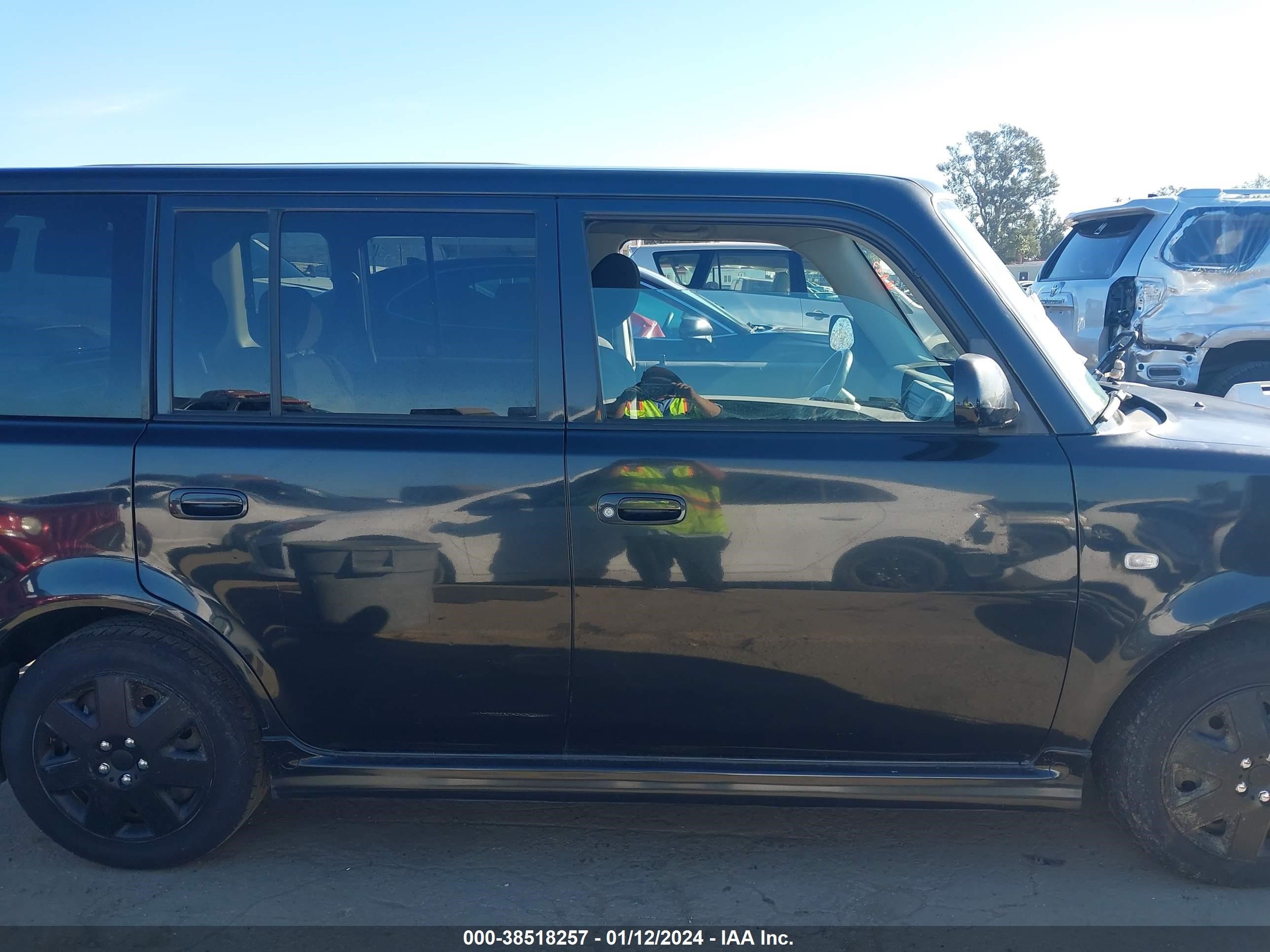 Photo 13 VIN: JTLKT334264042241 - SCION XB 