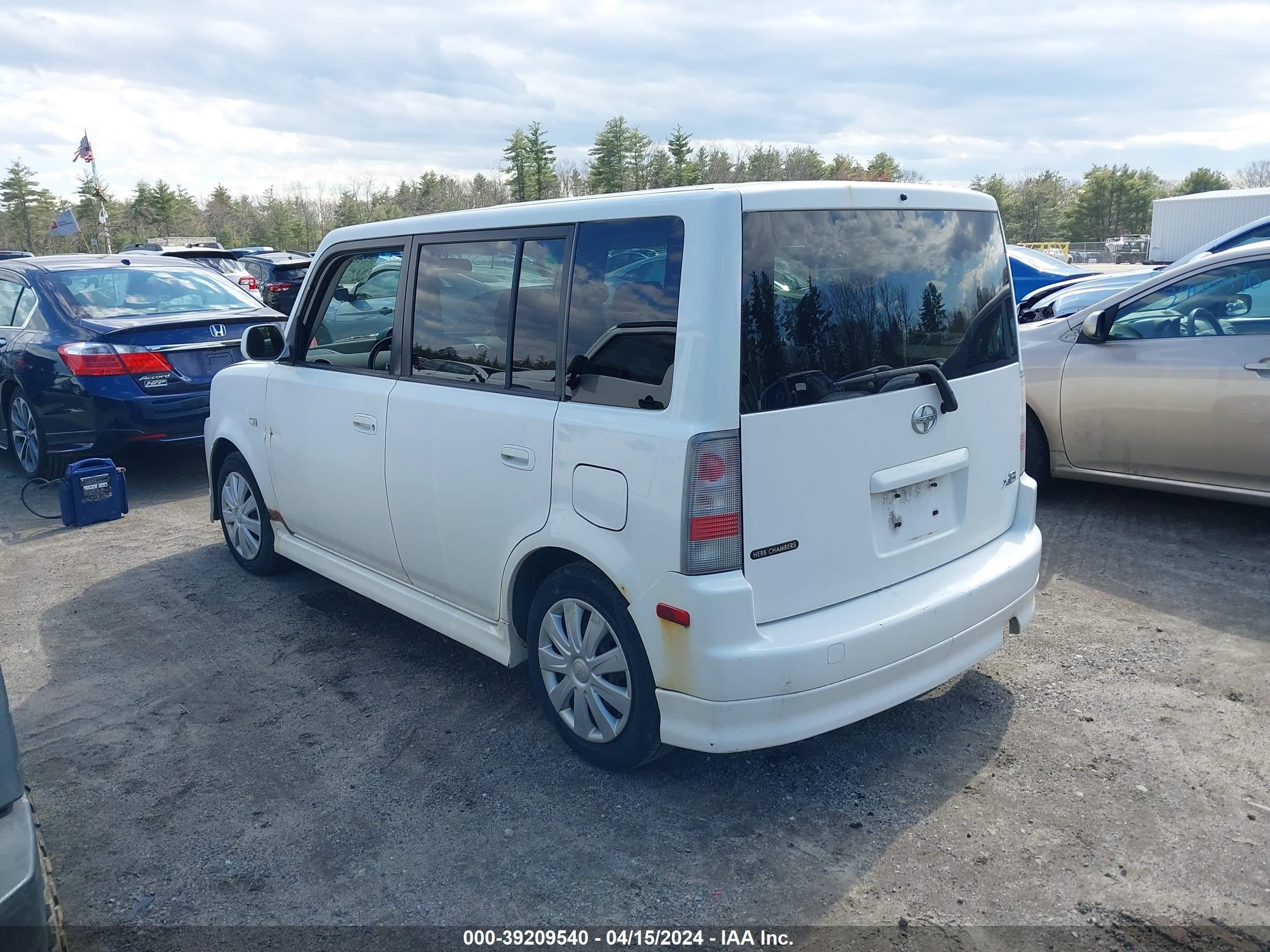 Photo 2 VIN: JTLKT334350176598 - SCION XB 