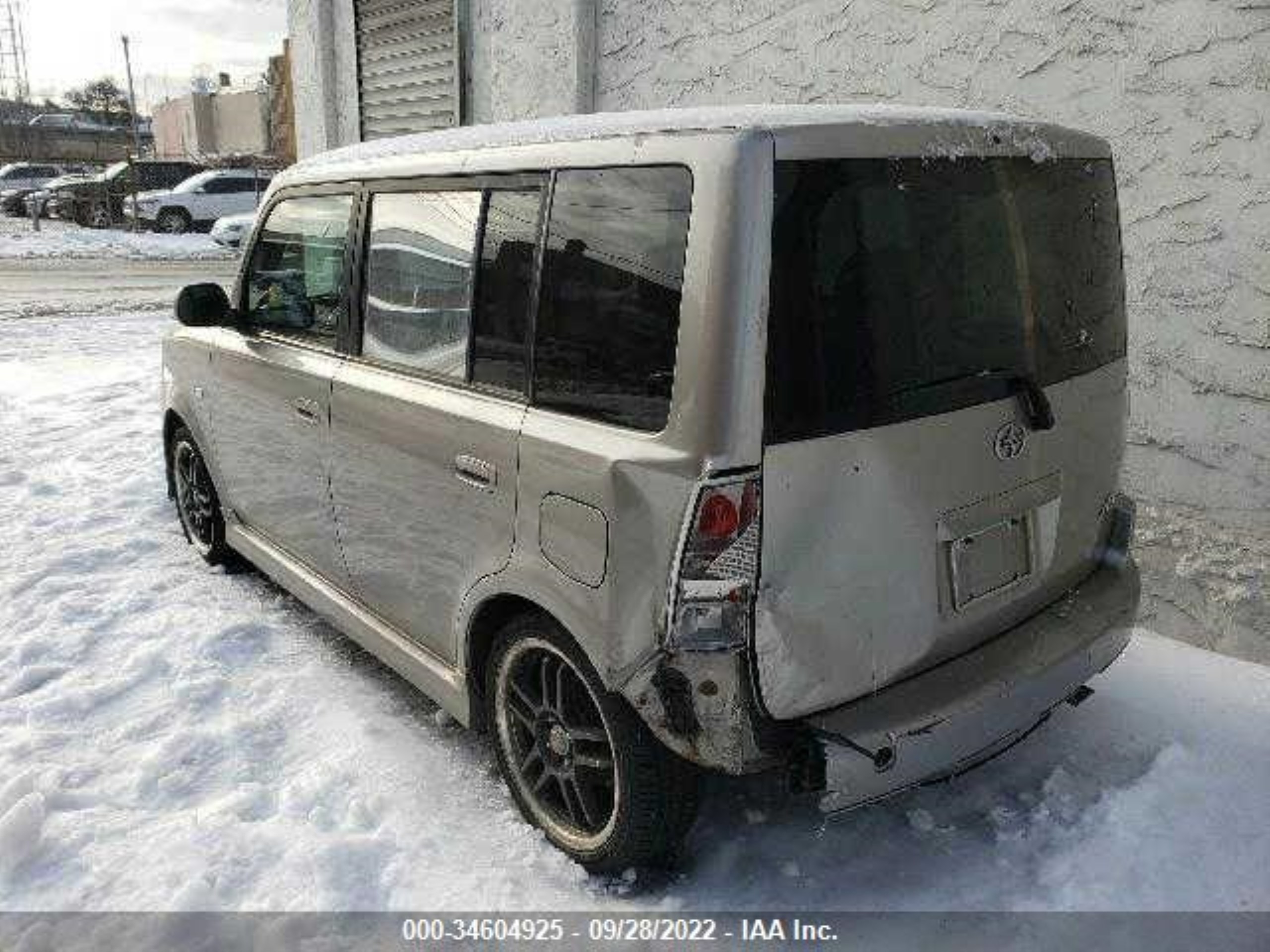 Photo 2 VIN: JTLKT334450193040 - SCION XB 