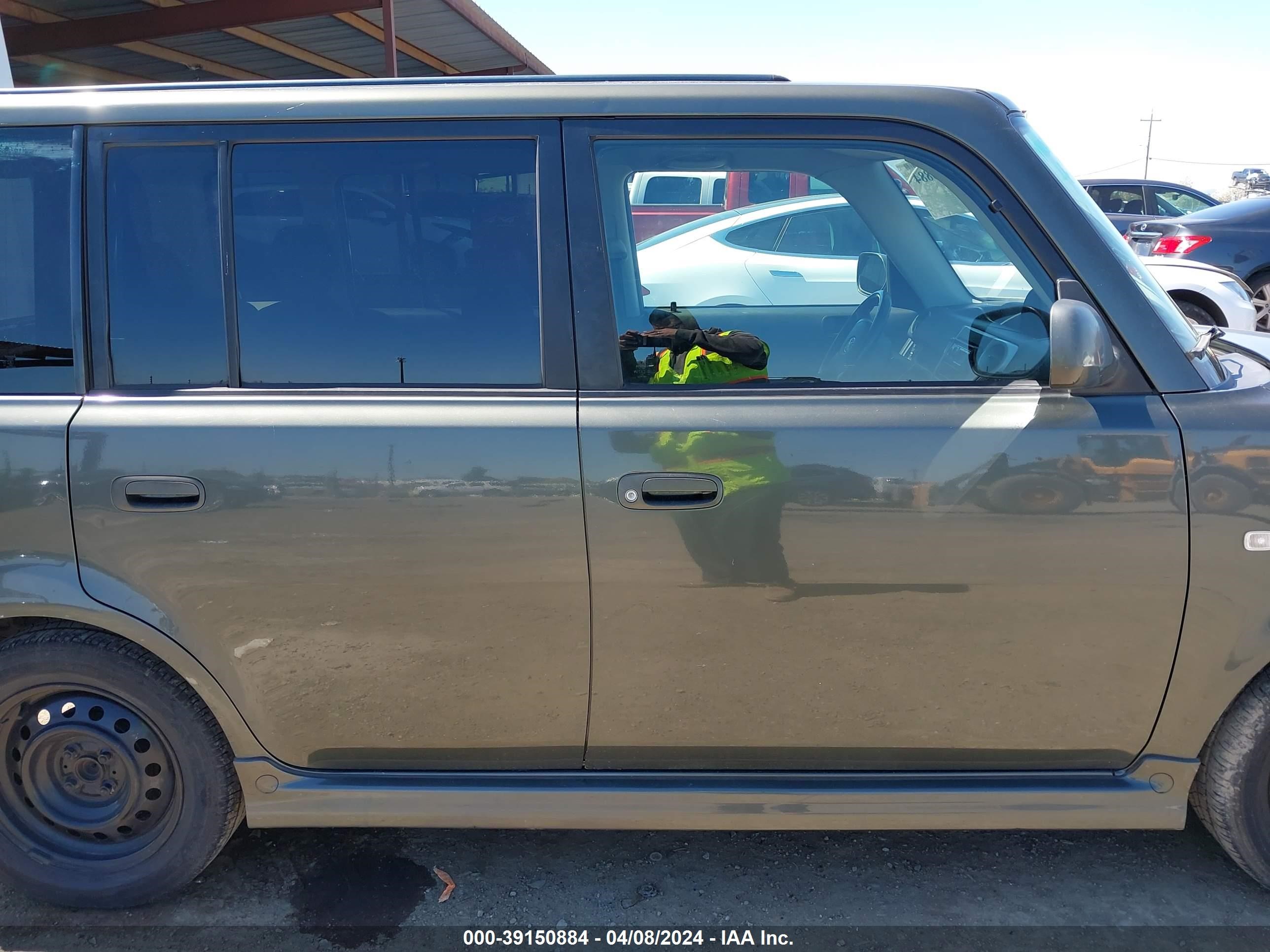 Photo 13 VIN: JTLKT334564037230 - SCION XB 