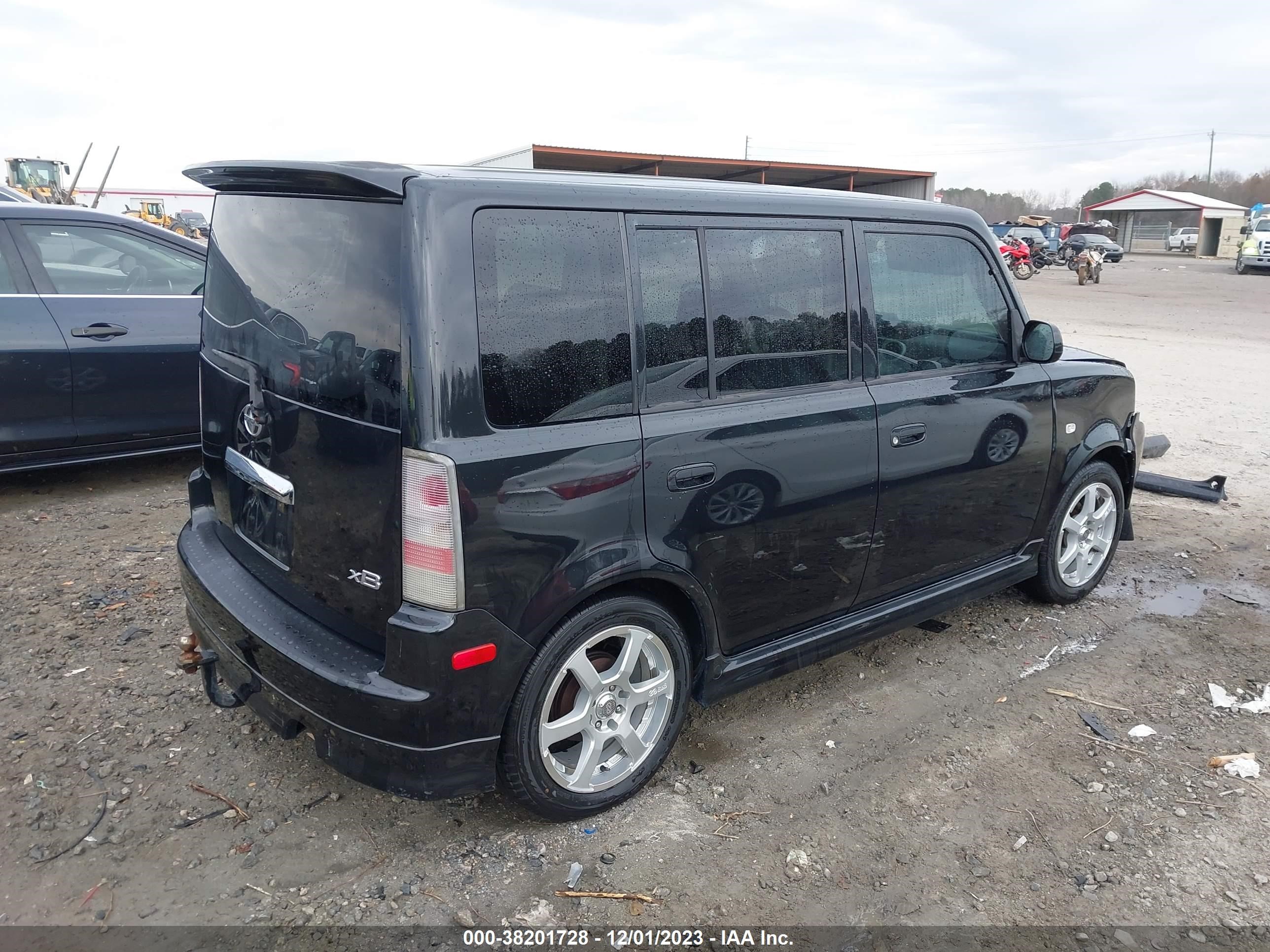 Photo 3 VIN: JTLKT334564113951 - SCION XB 