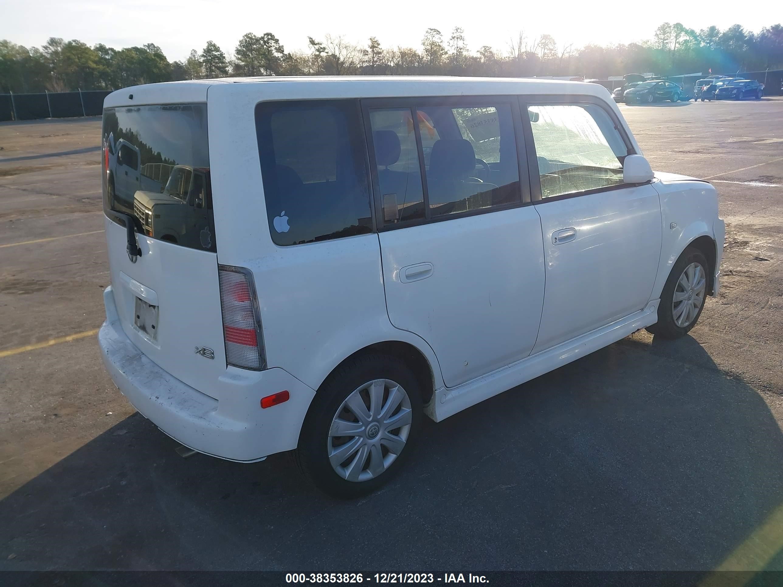 Photo 3 VIN: JTLKT334640161222 - SCION XB 