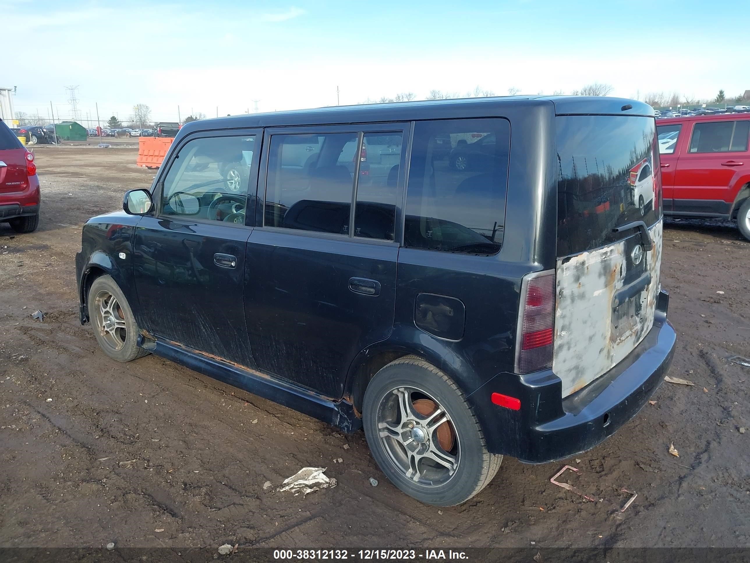 Photo 2 VIN: JTLKT334664063755 - SCION XB 