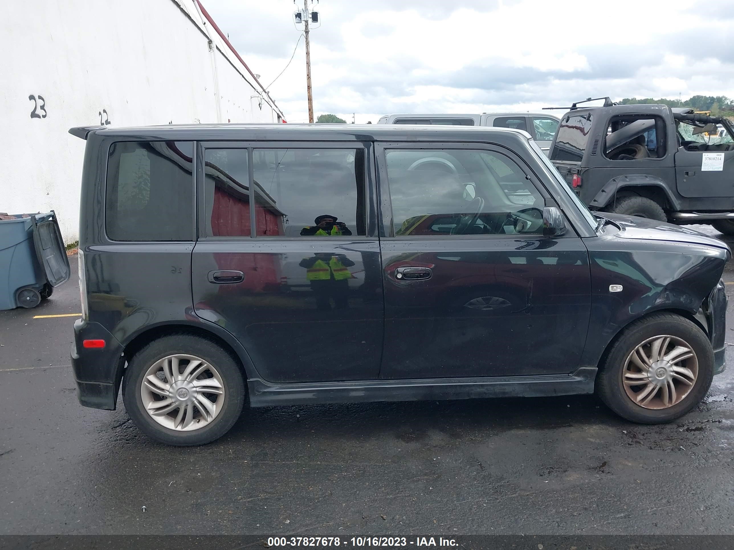 Photo 12 VIN: JTLKT334850170974 - SCION XB 