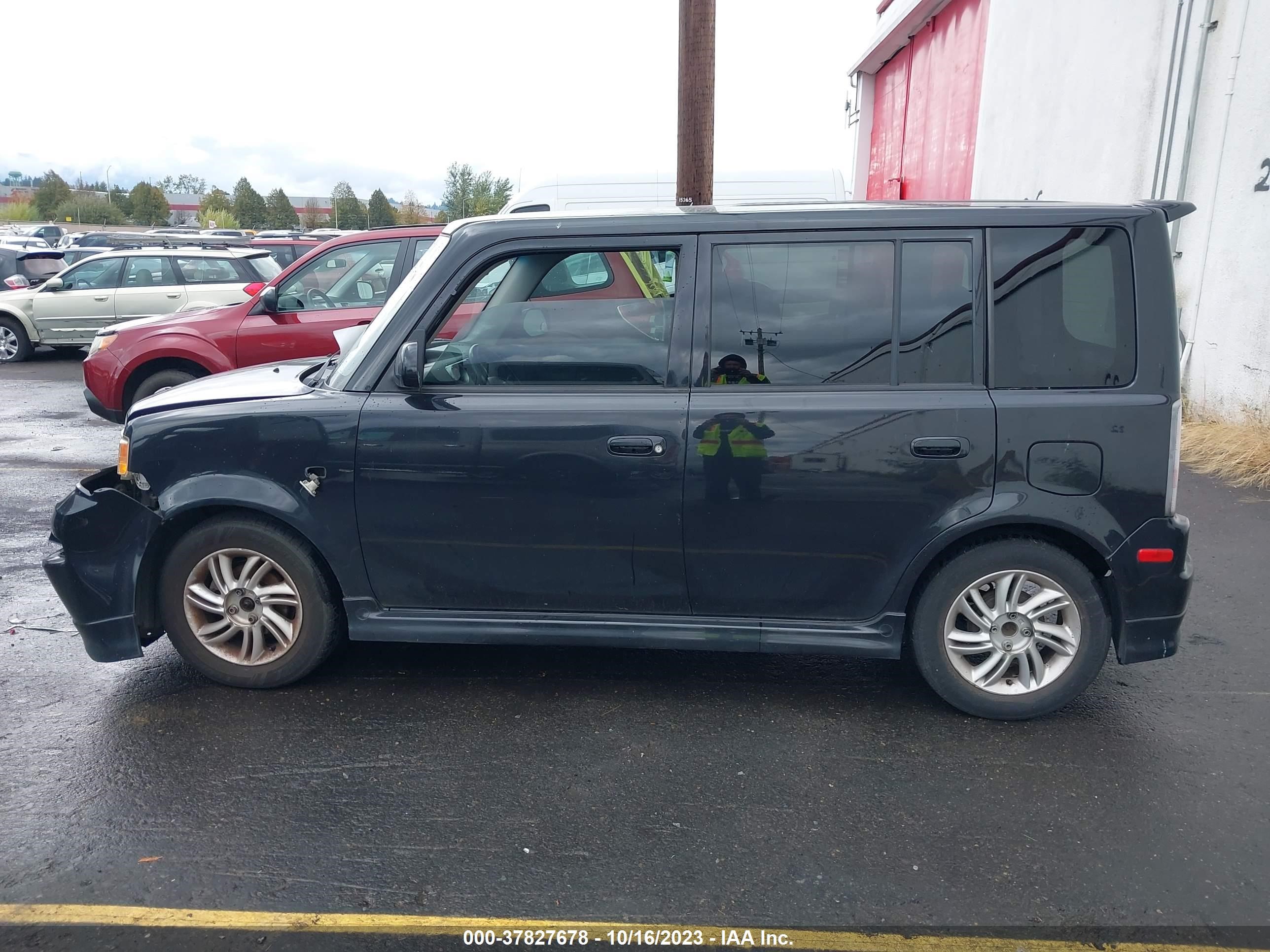 Photo 13 VIN: JTLKT334850170974 - SCION XB 