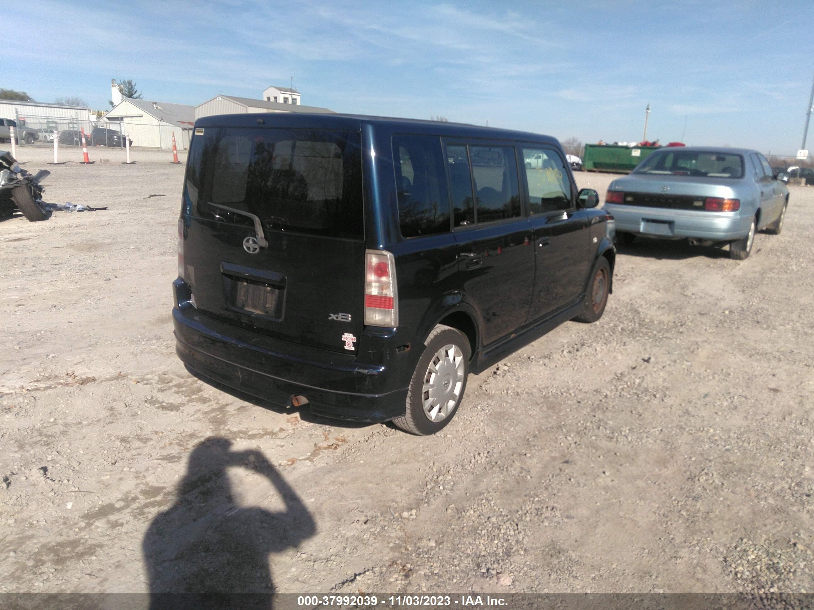 Photo 3 VIN: JTLKT334864044091 - SCION XB 