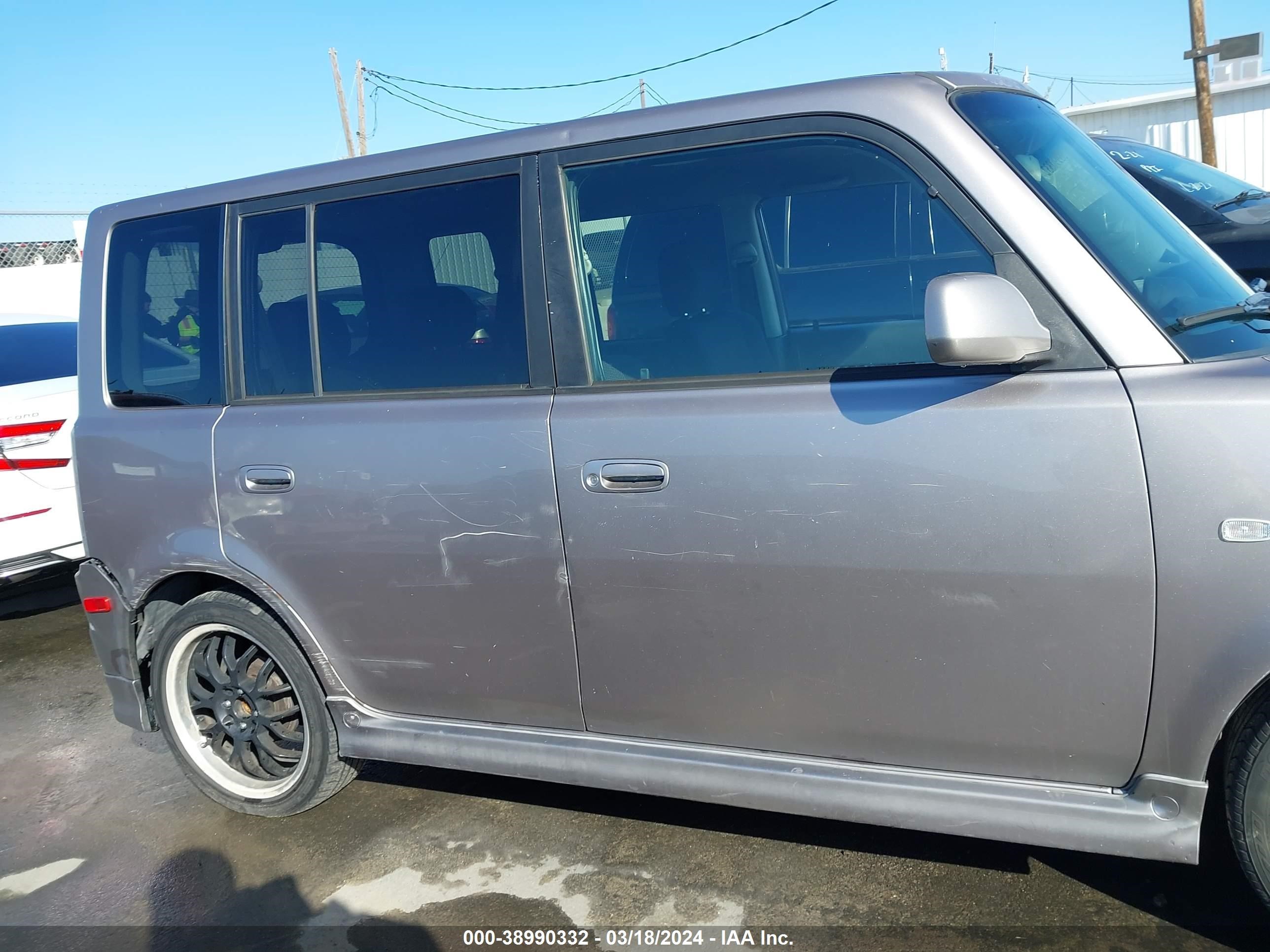 Photo 12 VIN: JTLKT334950178971 - SCION XB 