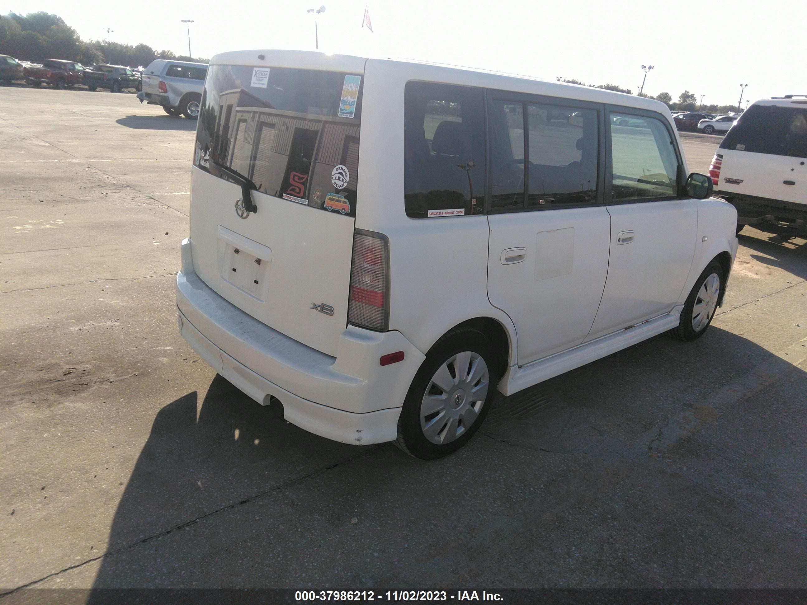 Photo 3 VIN: JTLKT334X64071129 - SCION XB 