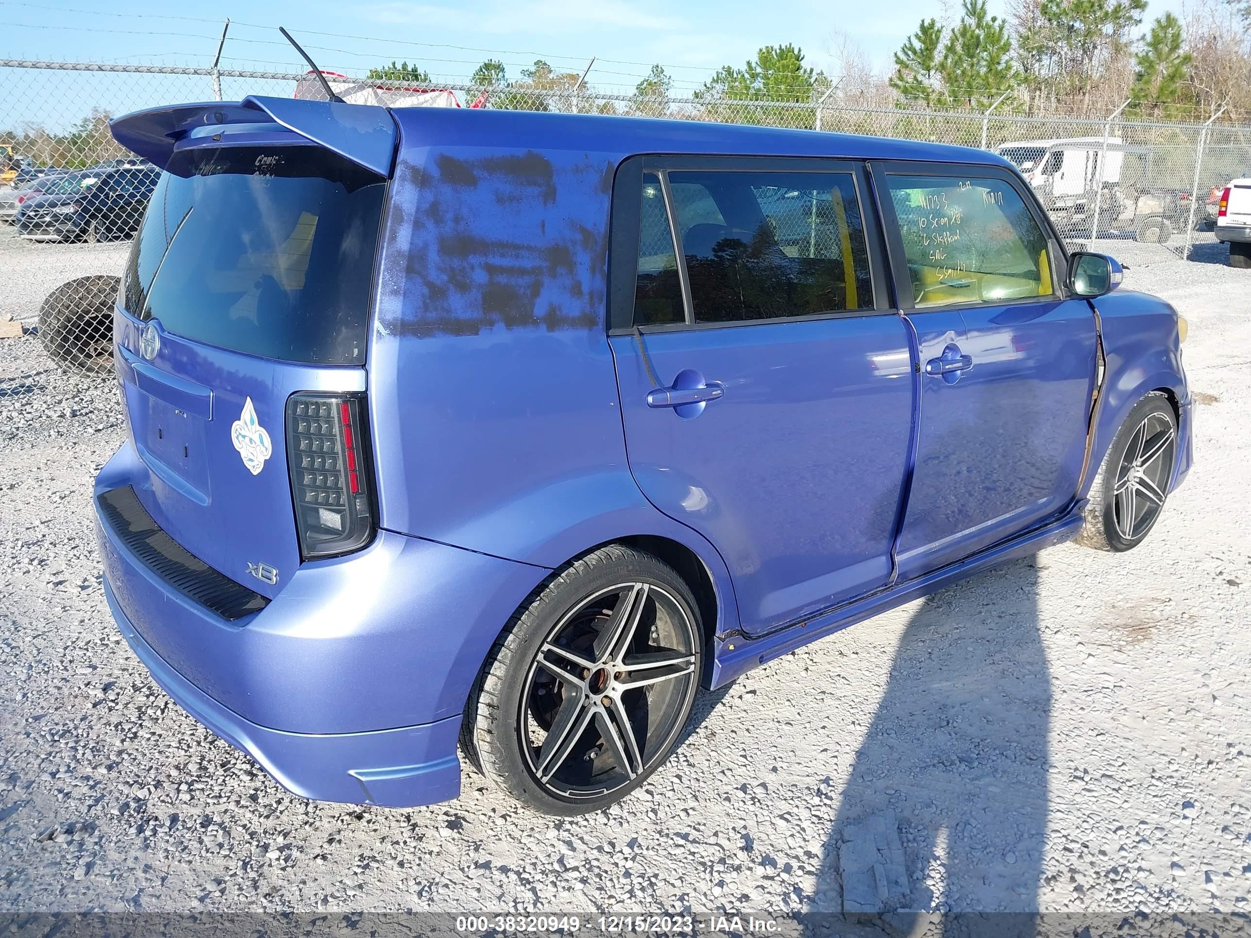 Photo 3 VIN: JTLZE4FE0A1111733 - SCION XB 