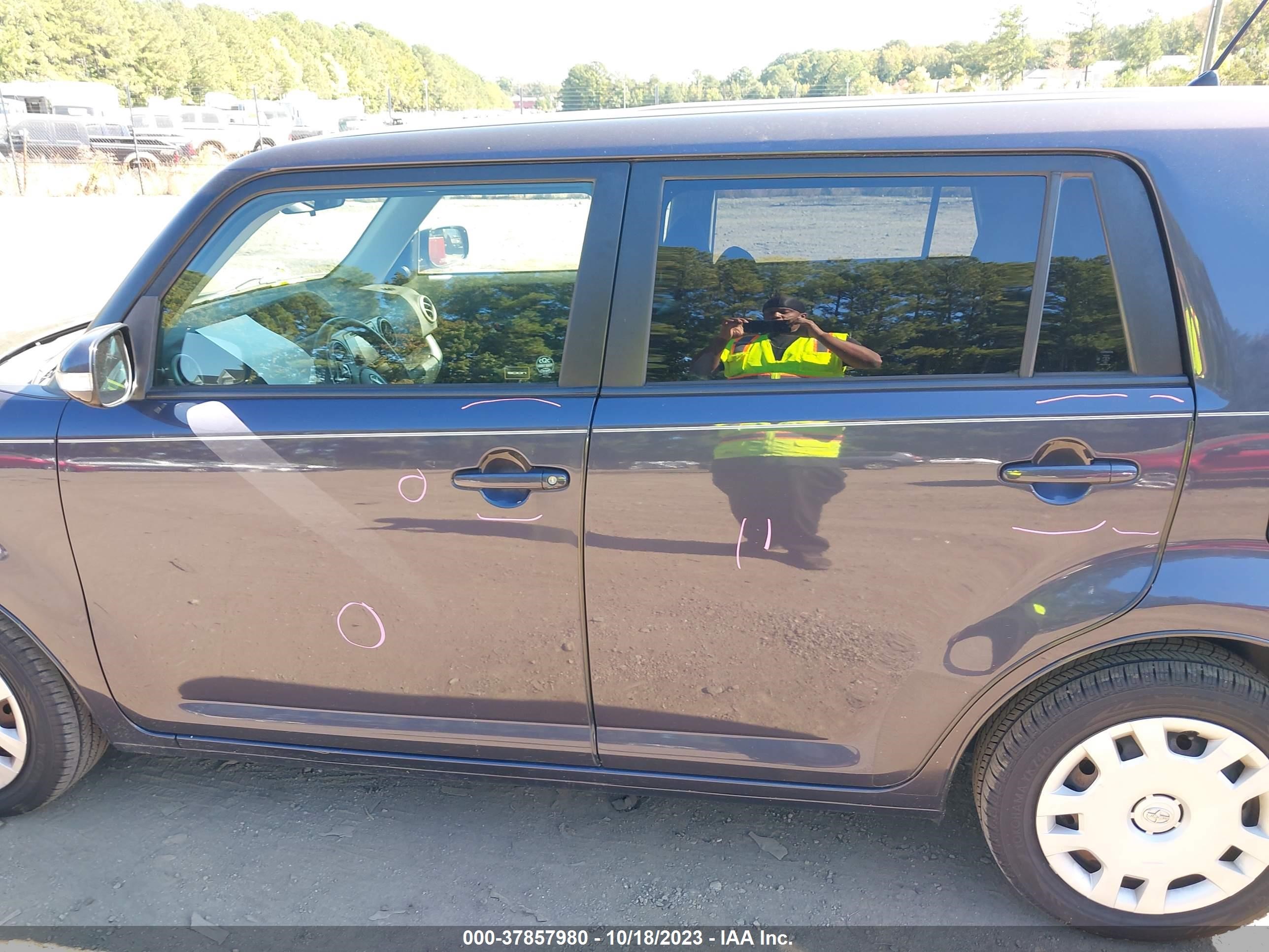 Photo 13 VIN: JTLZE4FE1CJ028024 - SCION XB 