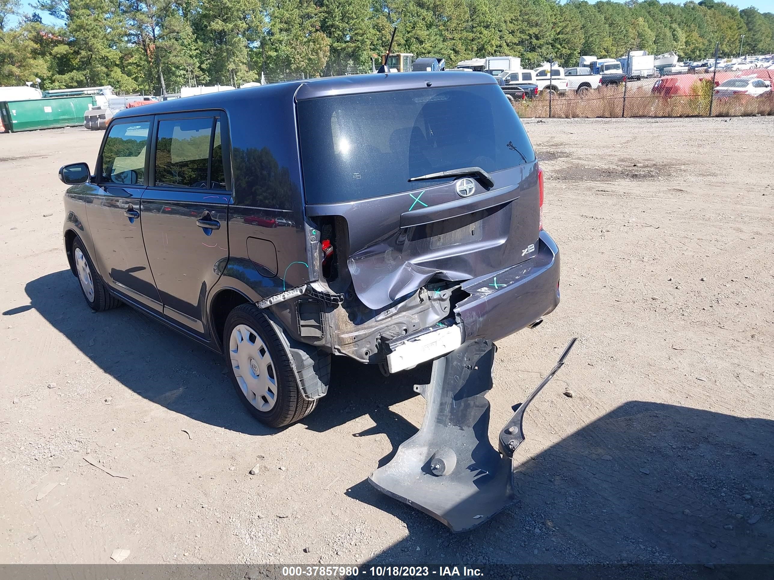 Photo 2 VIN: JTLZE4FE1CJ028024 - SCION XB 