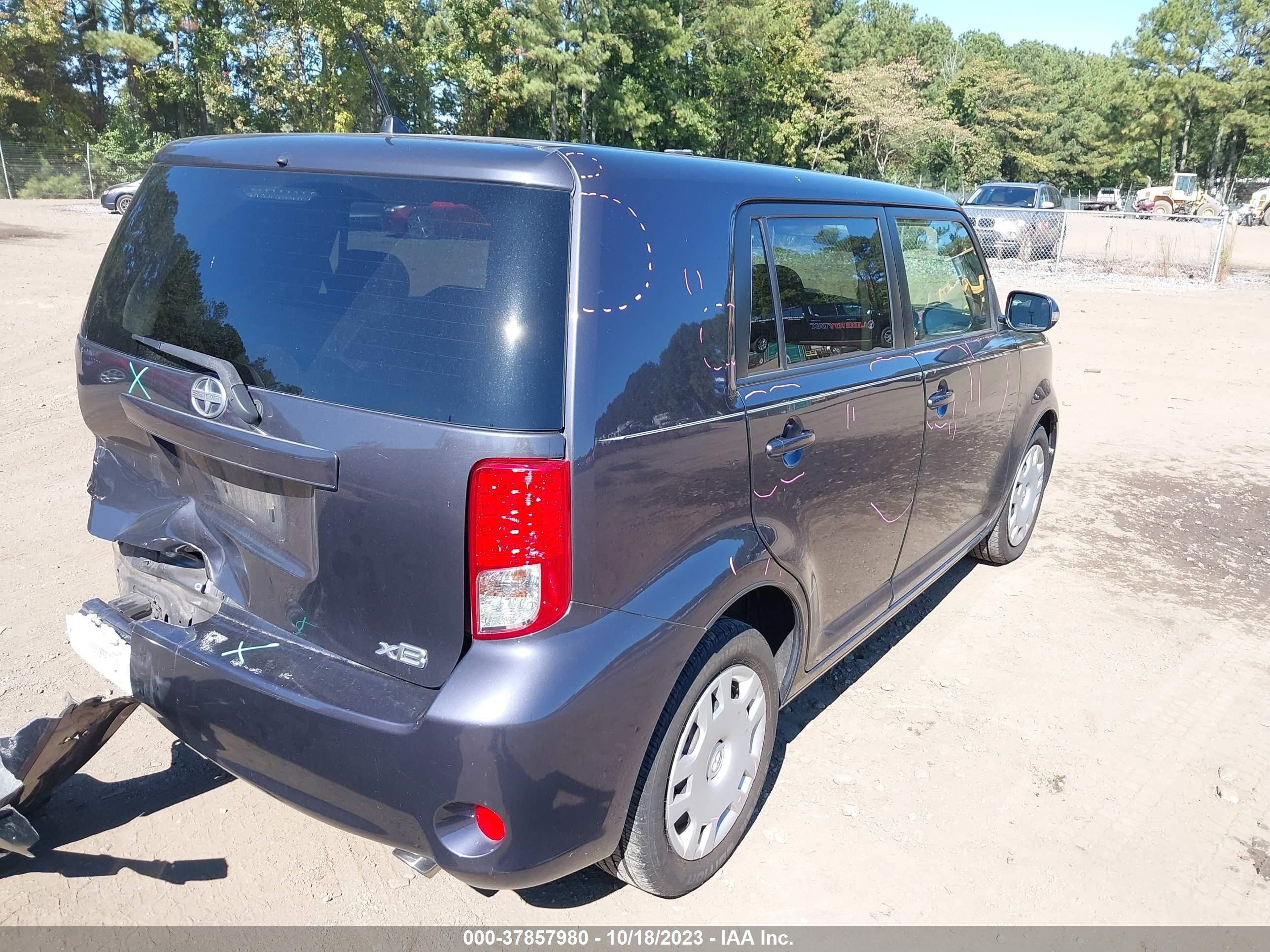 Photo 3 VIN: JTLZE4FE1CJ028024 - SCION XB 