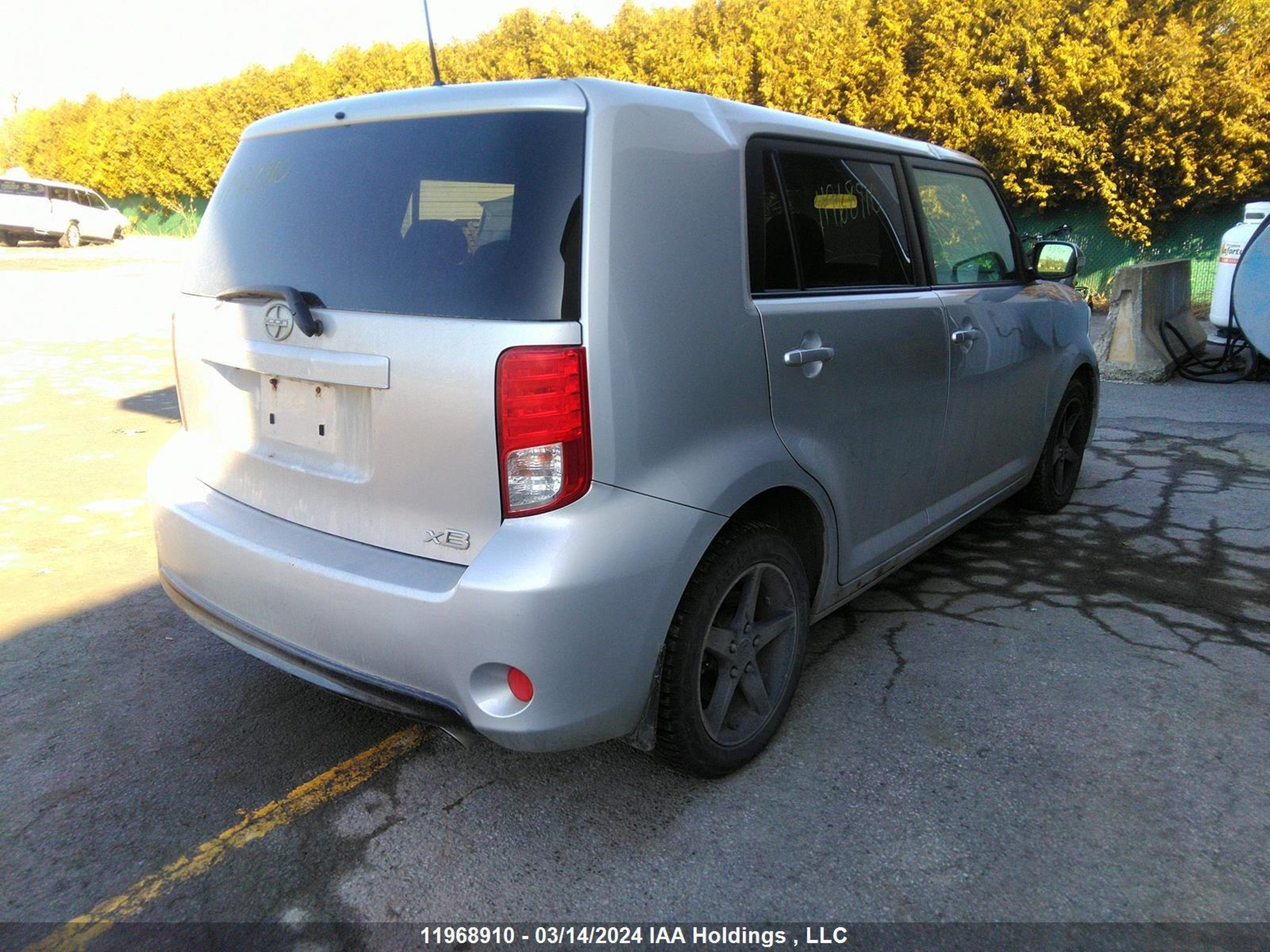 Photo 3 VIN: JTLZE4FE1FJ071816 - SCION XB 