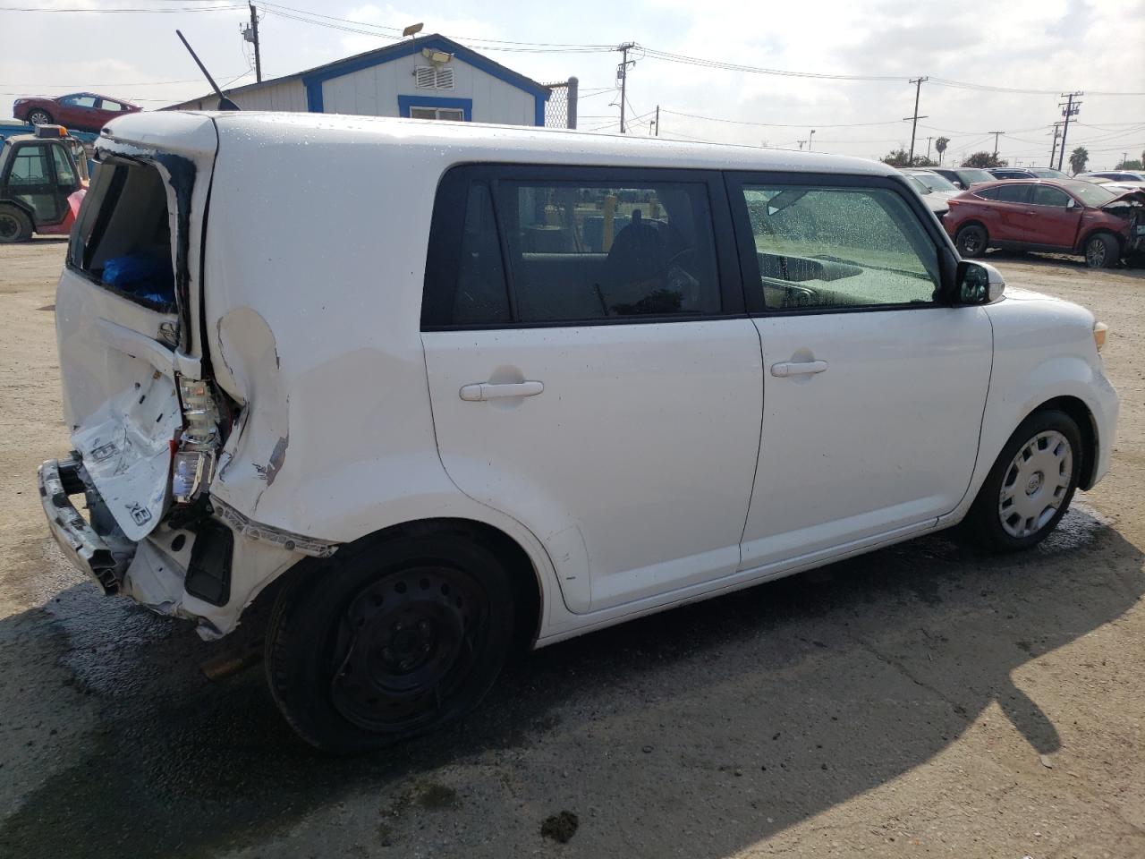 Photo 2 VIN: JTLZE4FE1FJ077549 - TOYOTA SCION 