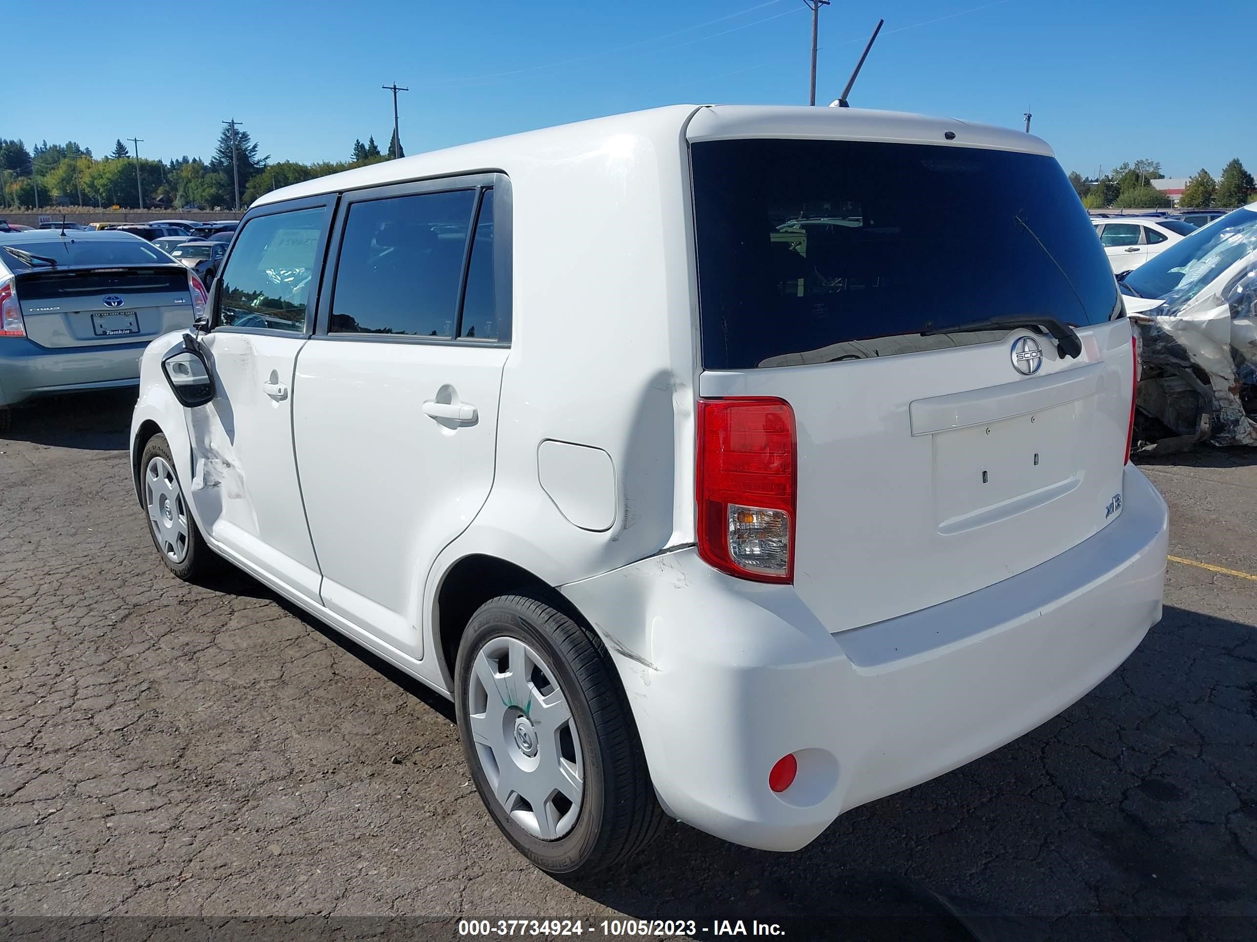 Photo 2 VIN: JTLZE4FE3DJ040404 - SCION XB 