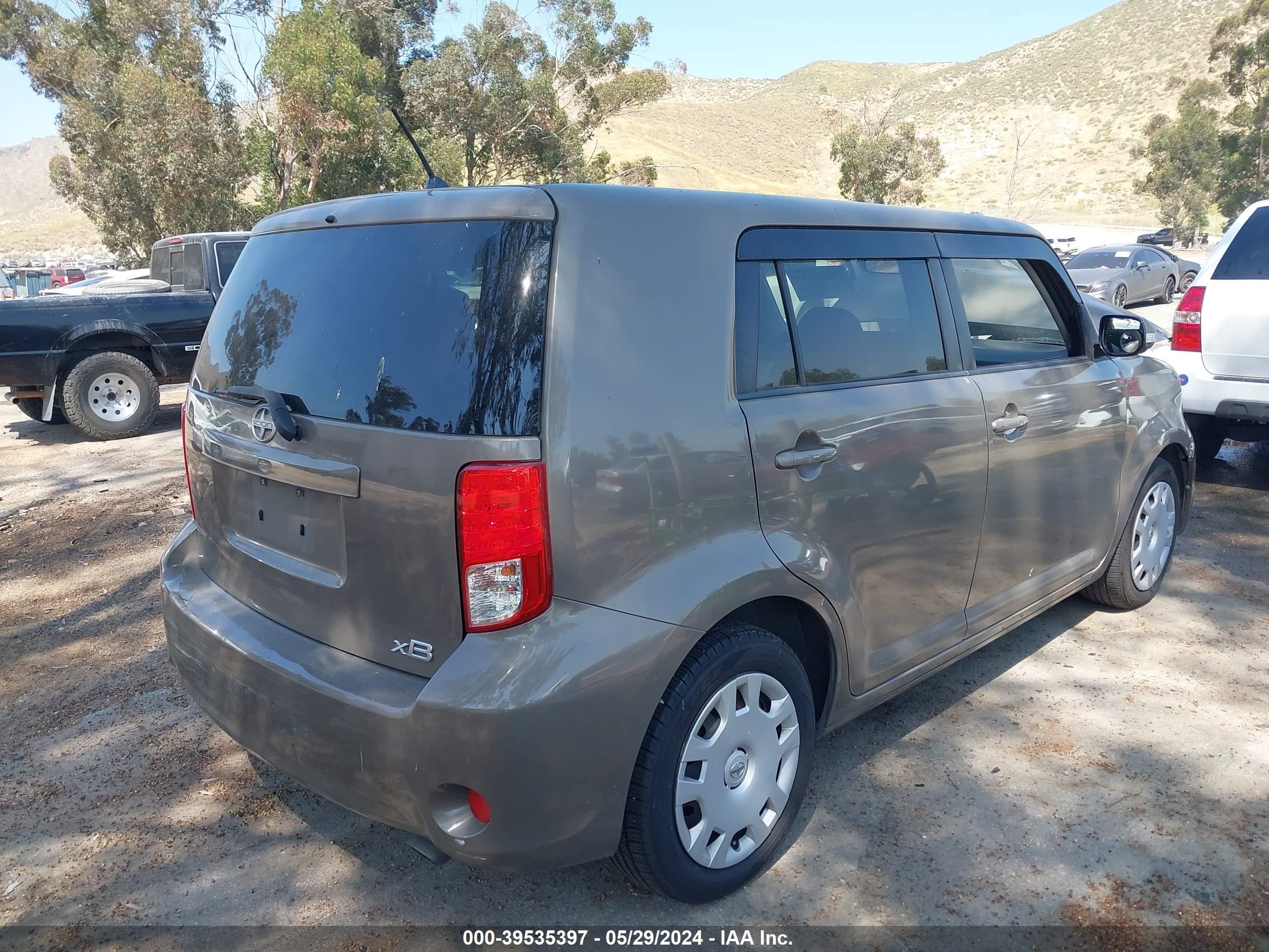 Photo 3 VIN: JTLZE4FE5B1130781 - SCION XB 