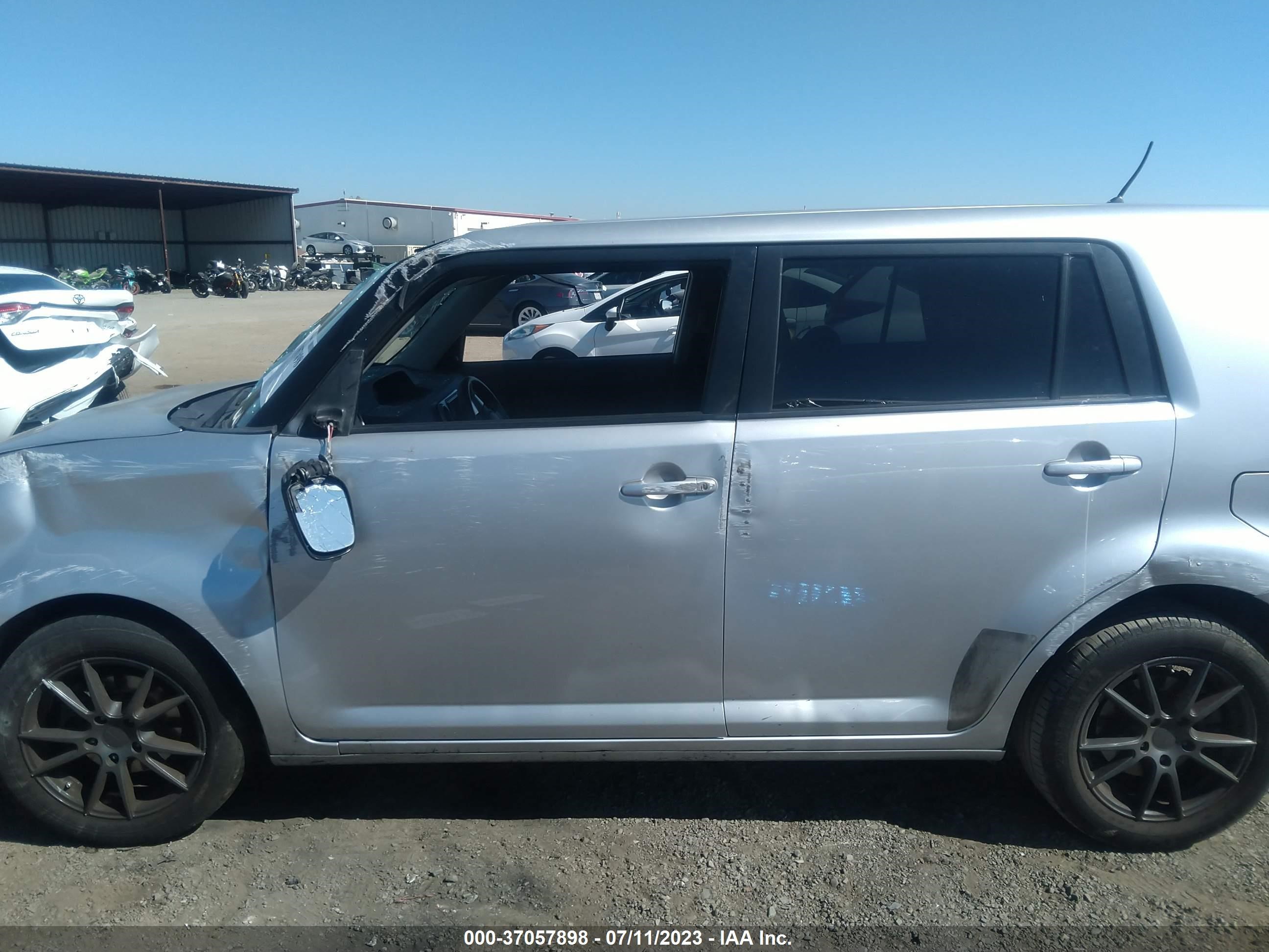 Photo 13 VIN: JTLZE4FE5B1131400 - SCION XB 