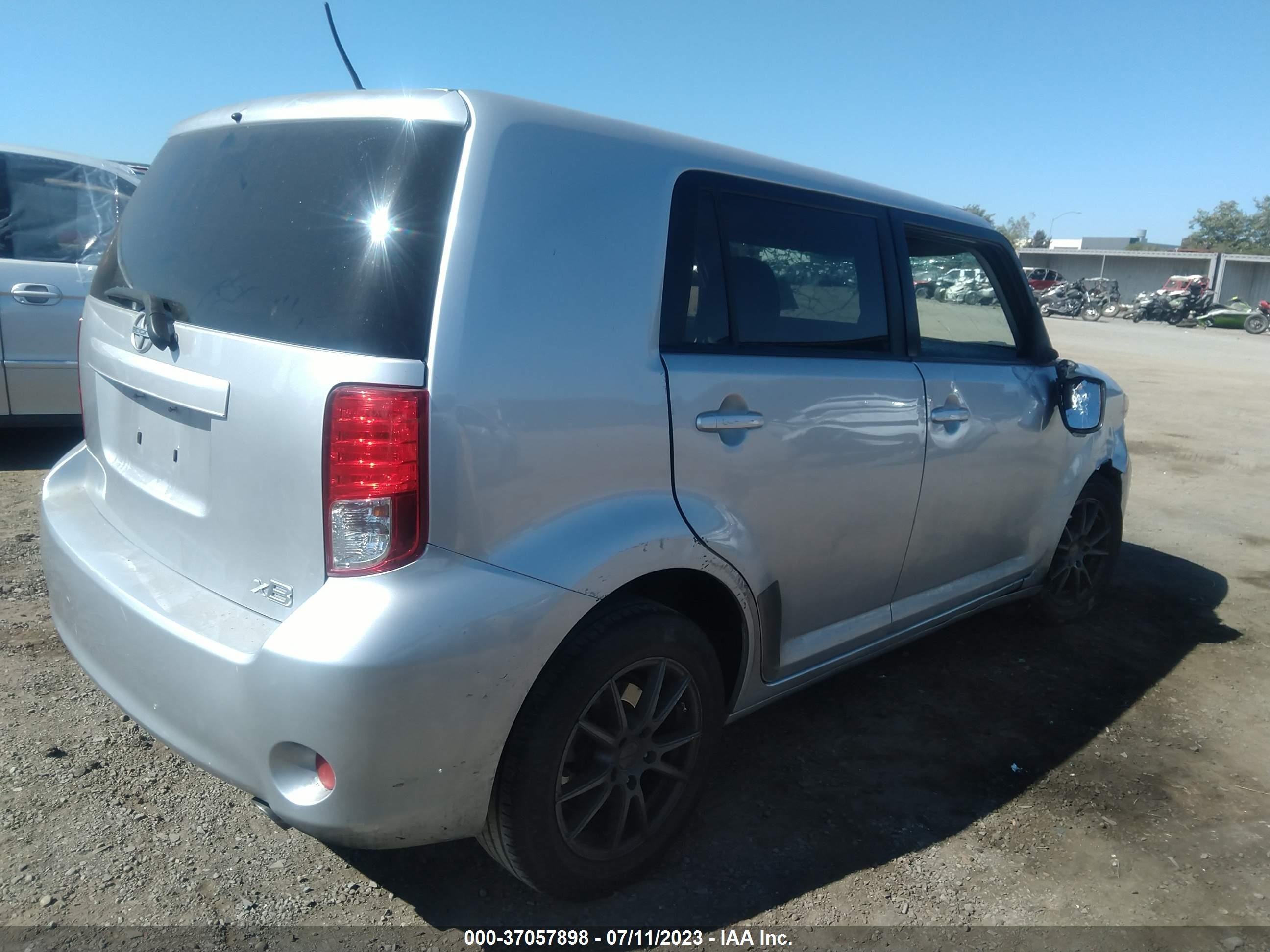 Photo 3 VIN: JTLZE4FE5B1131400 - SCION XB 