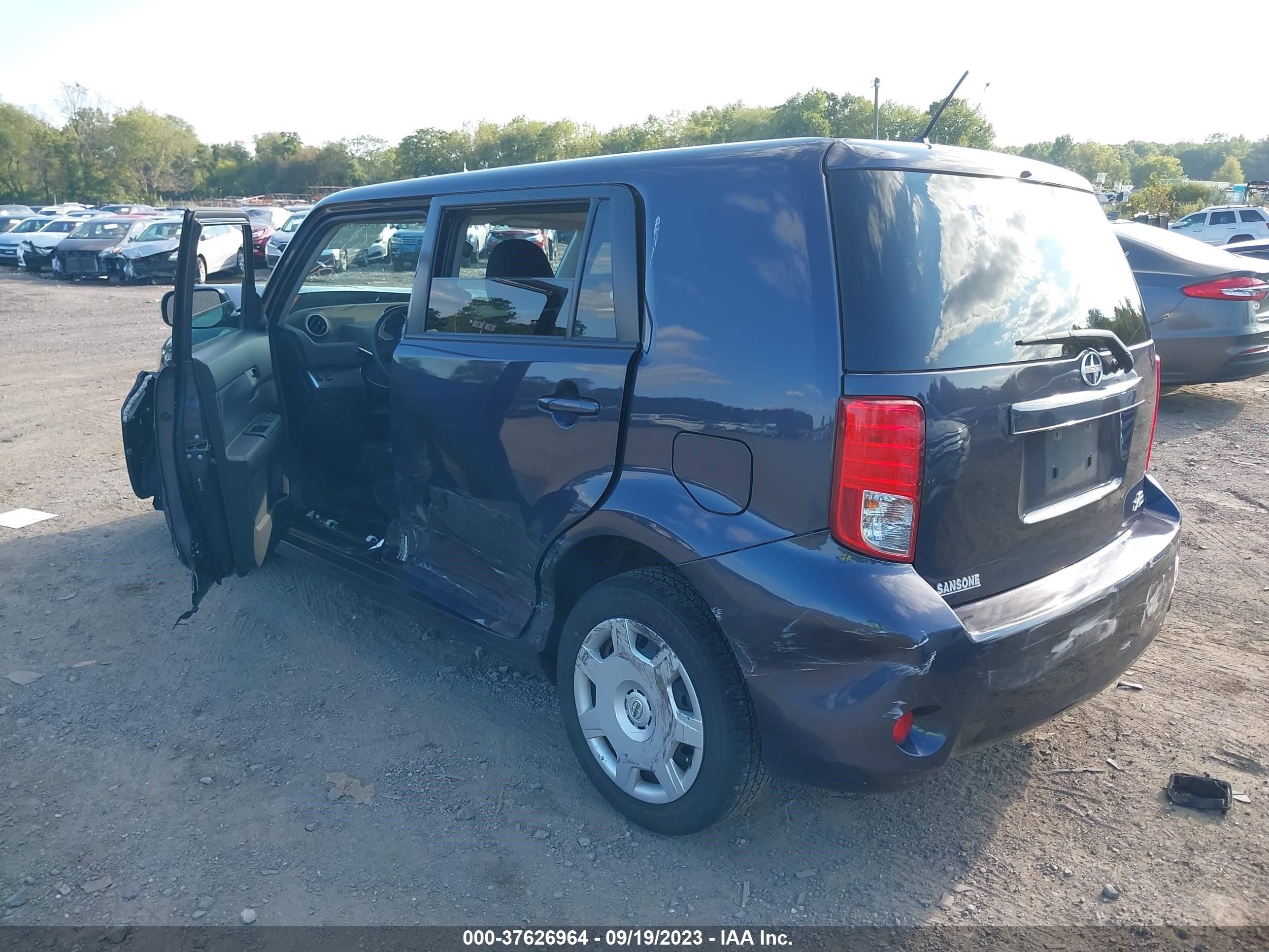 Photo 2 VIN: JTLZE4FE5CJ021061 - SCION XB 