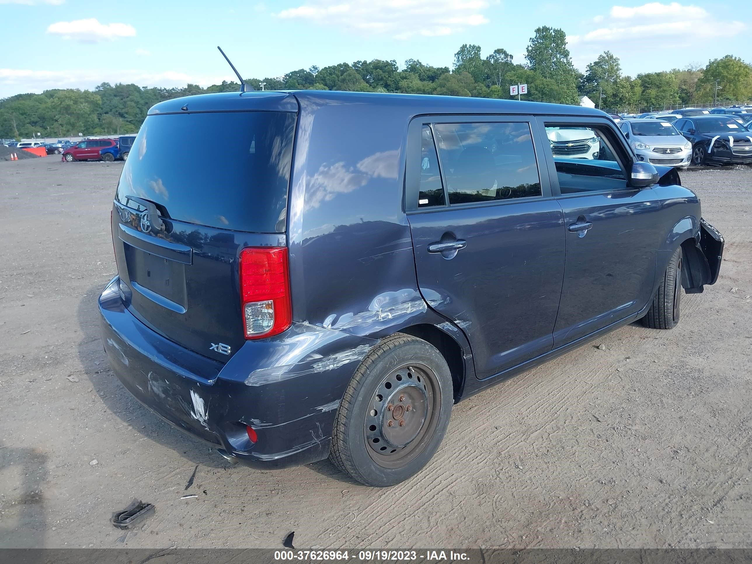 Photo 3 VIN: JTLZE4FE5CJ021061 - SCION XB 