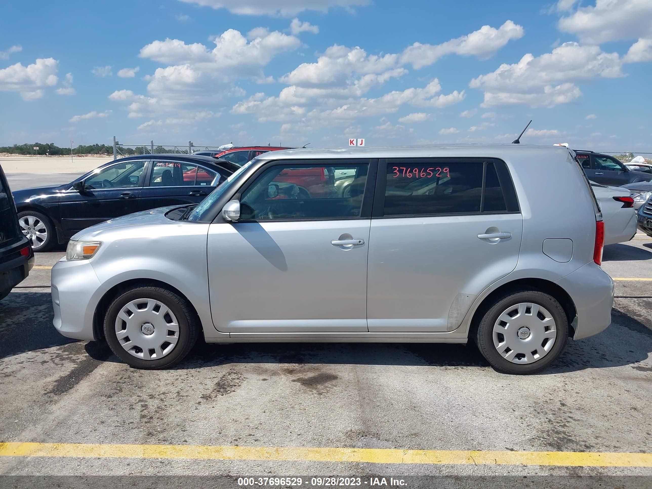 Photo 13 VIN: JTLZE4FE6CJ019142 - SCION XB 