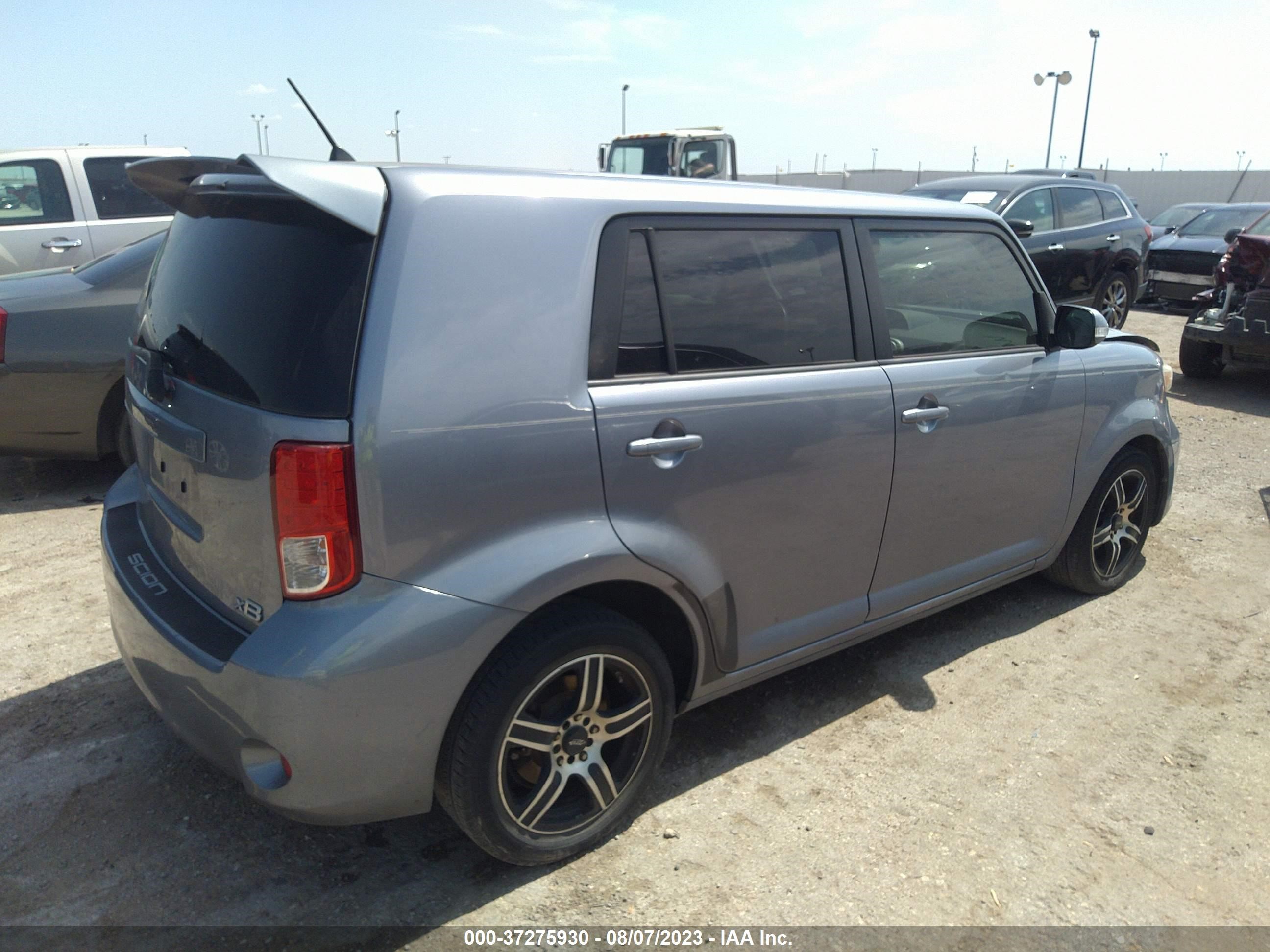 Photo 3 VIN: JTLZE4FE7B1119071 - SCION XB 