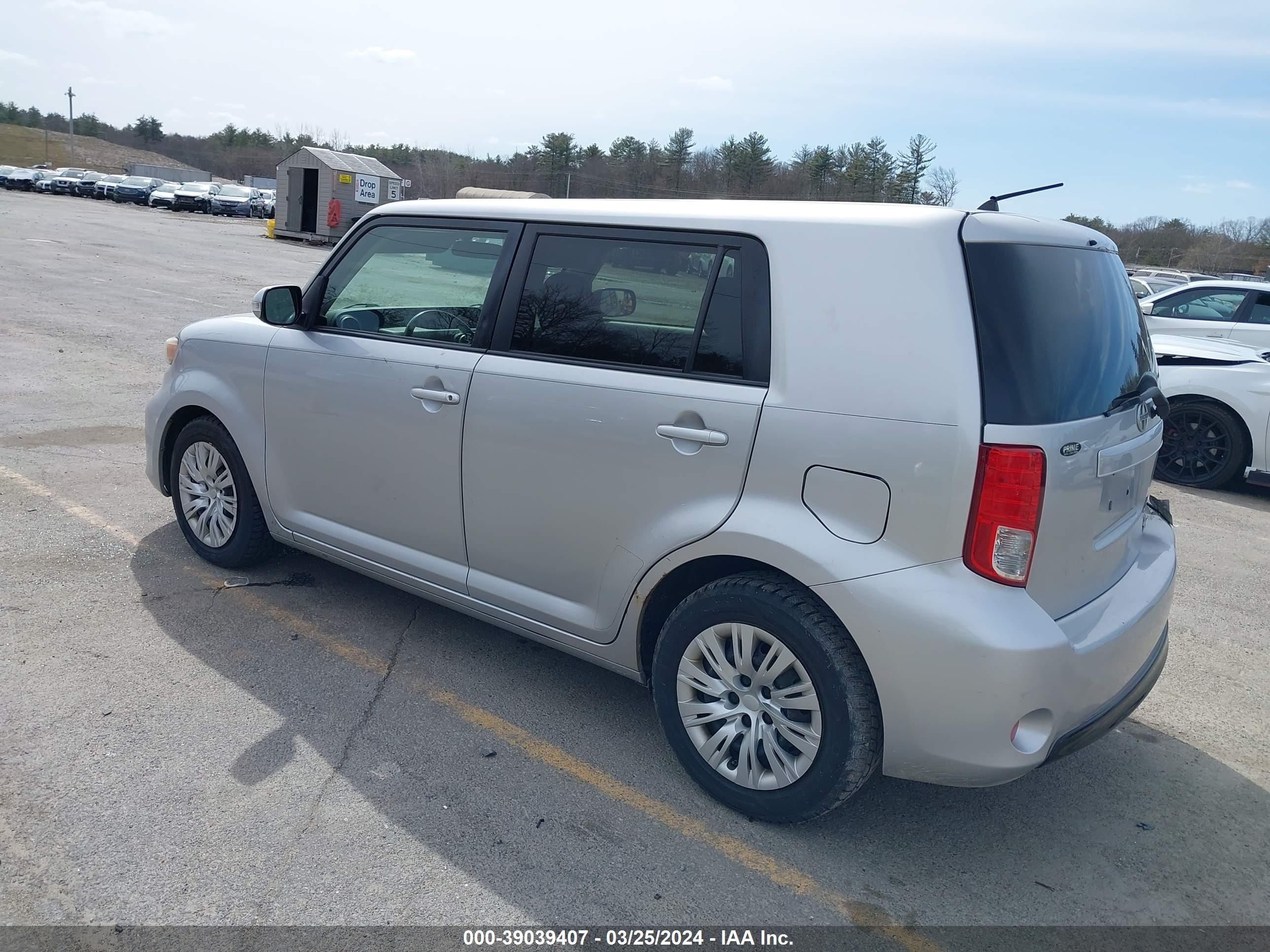 Photo 2 VIN: JTLZE4FE7DJ030880 - SCION XB 