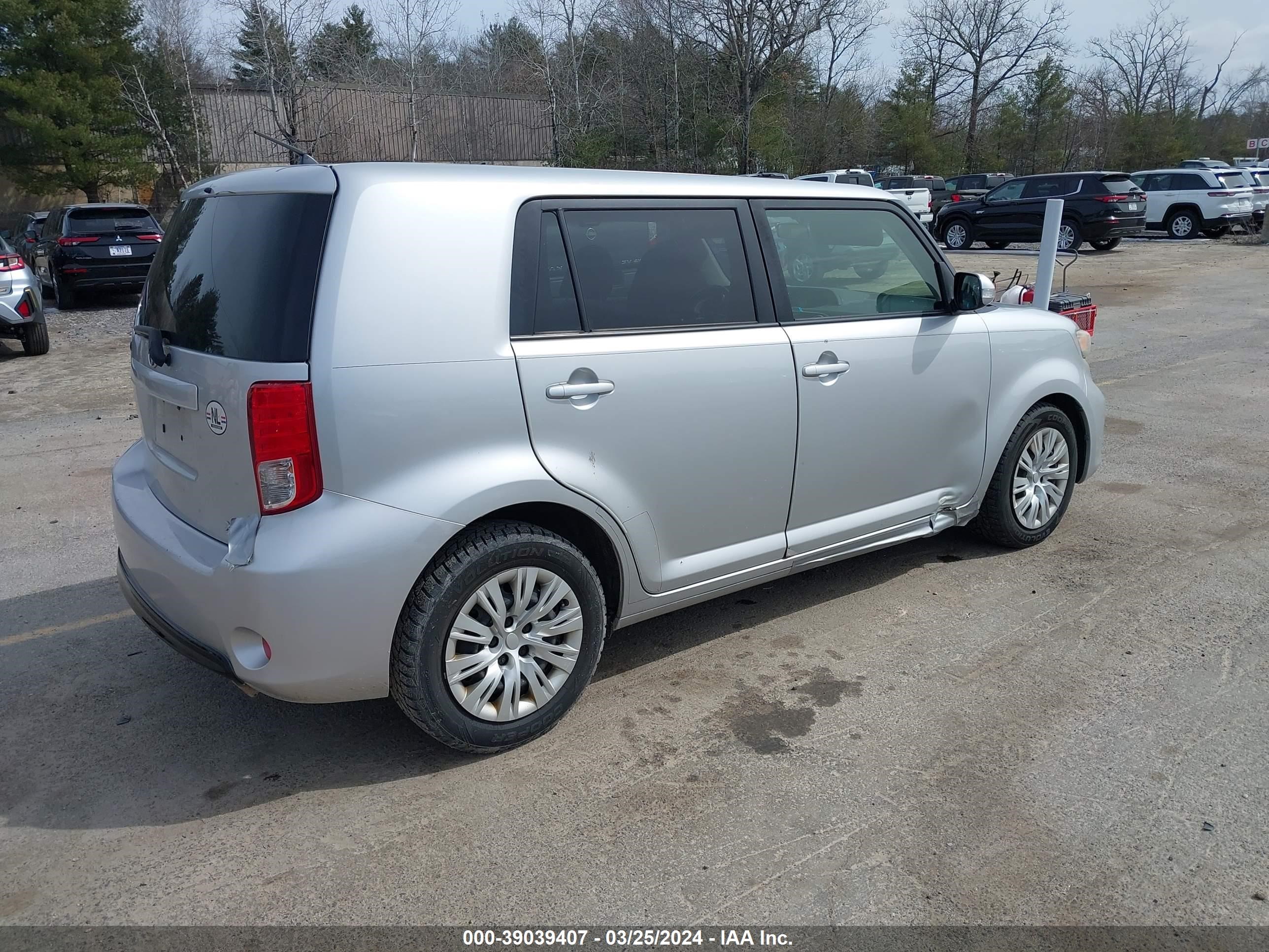 Photo 3 VIN: JTLZE4FE7DJ030880 - SCION XB 