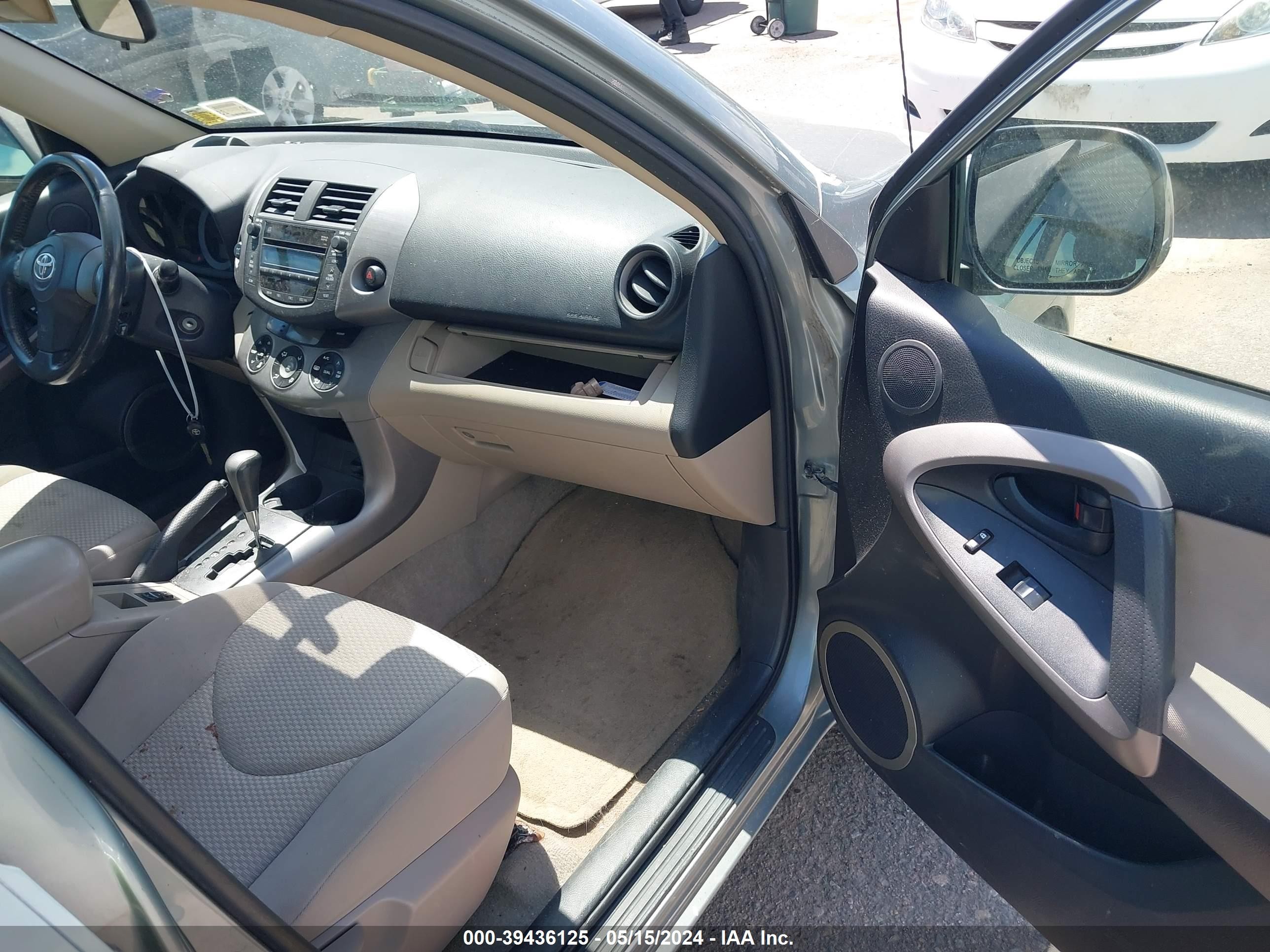 Photo 4 VIN: JTMBD31V086084497 - TOYOTA RAV 4 