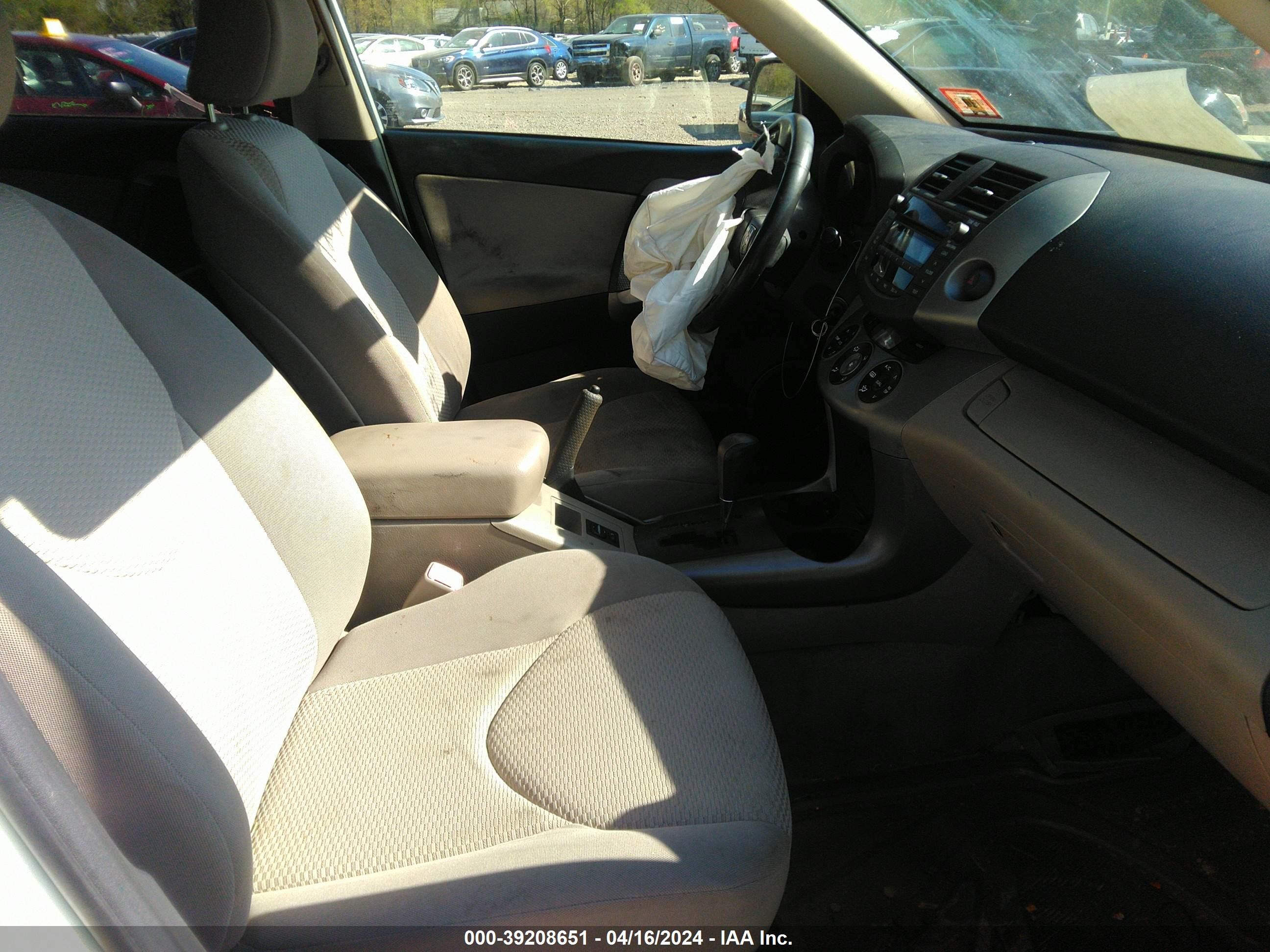 Photo 4 VIN: JTMBD31V175122050 - TOYOTA RAV 4 