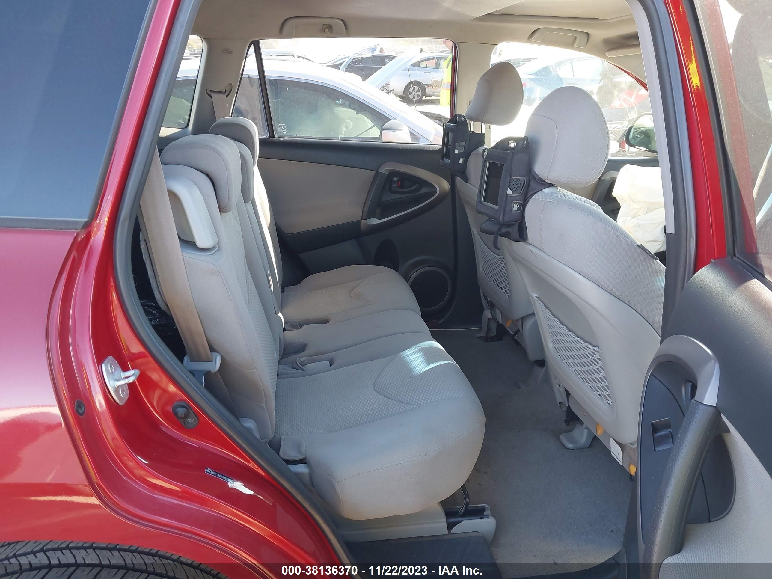 Photo 7 VIN: JTMBD31V176030964 - TOYOTA RAV 4 