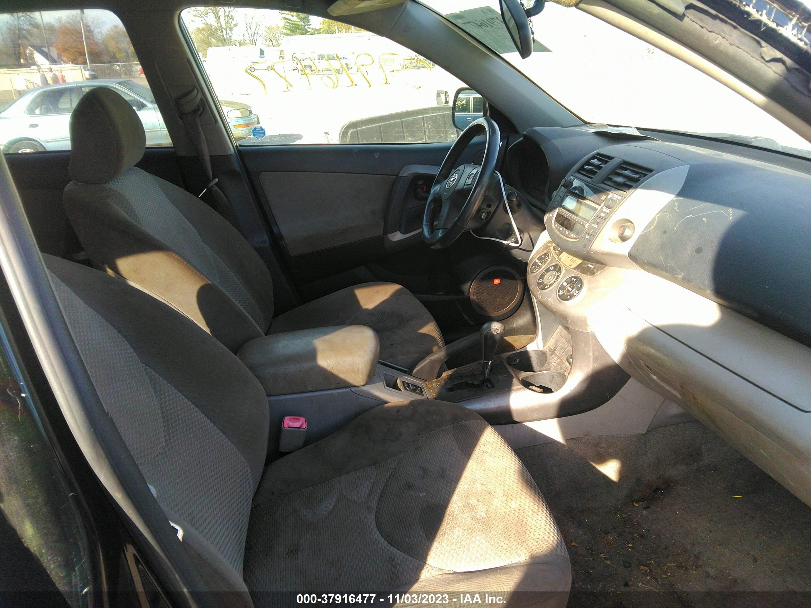 Photo 4 VIN: JTMBD31V676034444 - TOYOTA RAV 4 