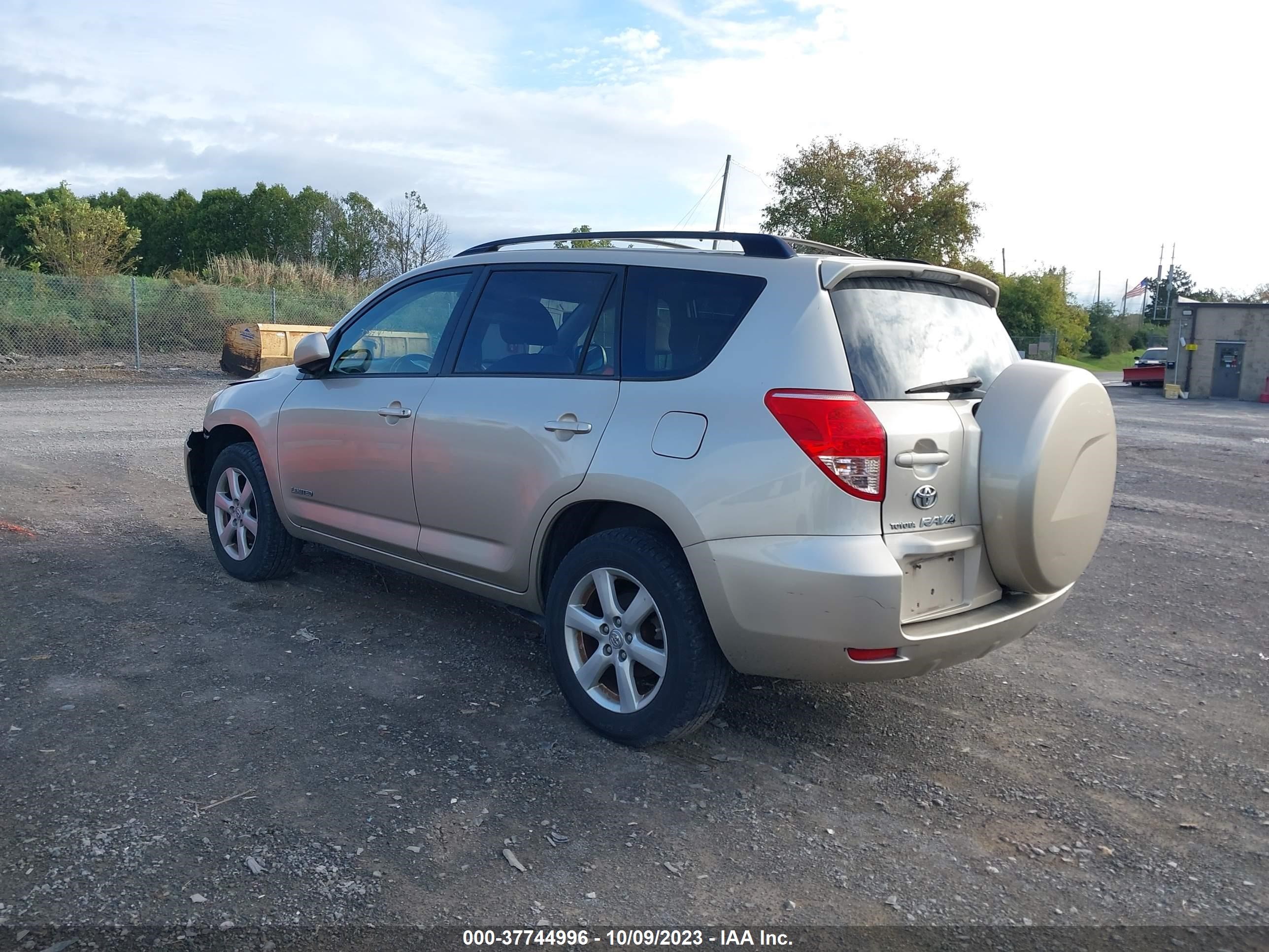 Photo 2 VIN: JTMBD31V786081631 - TOYOTA RAV 4 