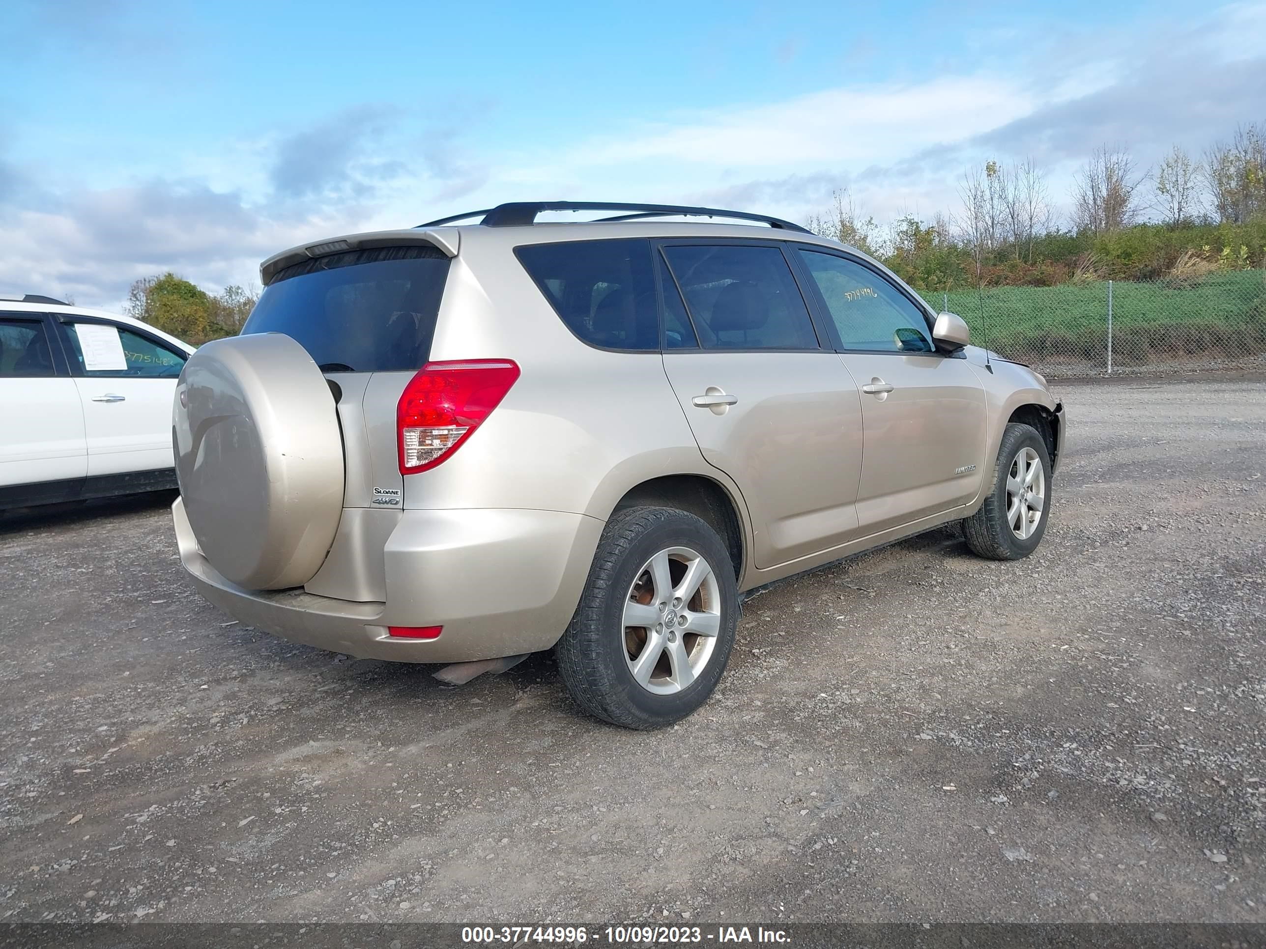 Photo 3 VIN: JTMBD31V786081631 - TOYOTA RAV 4 